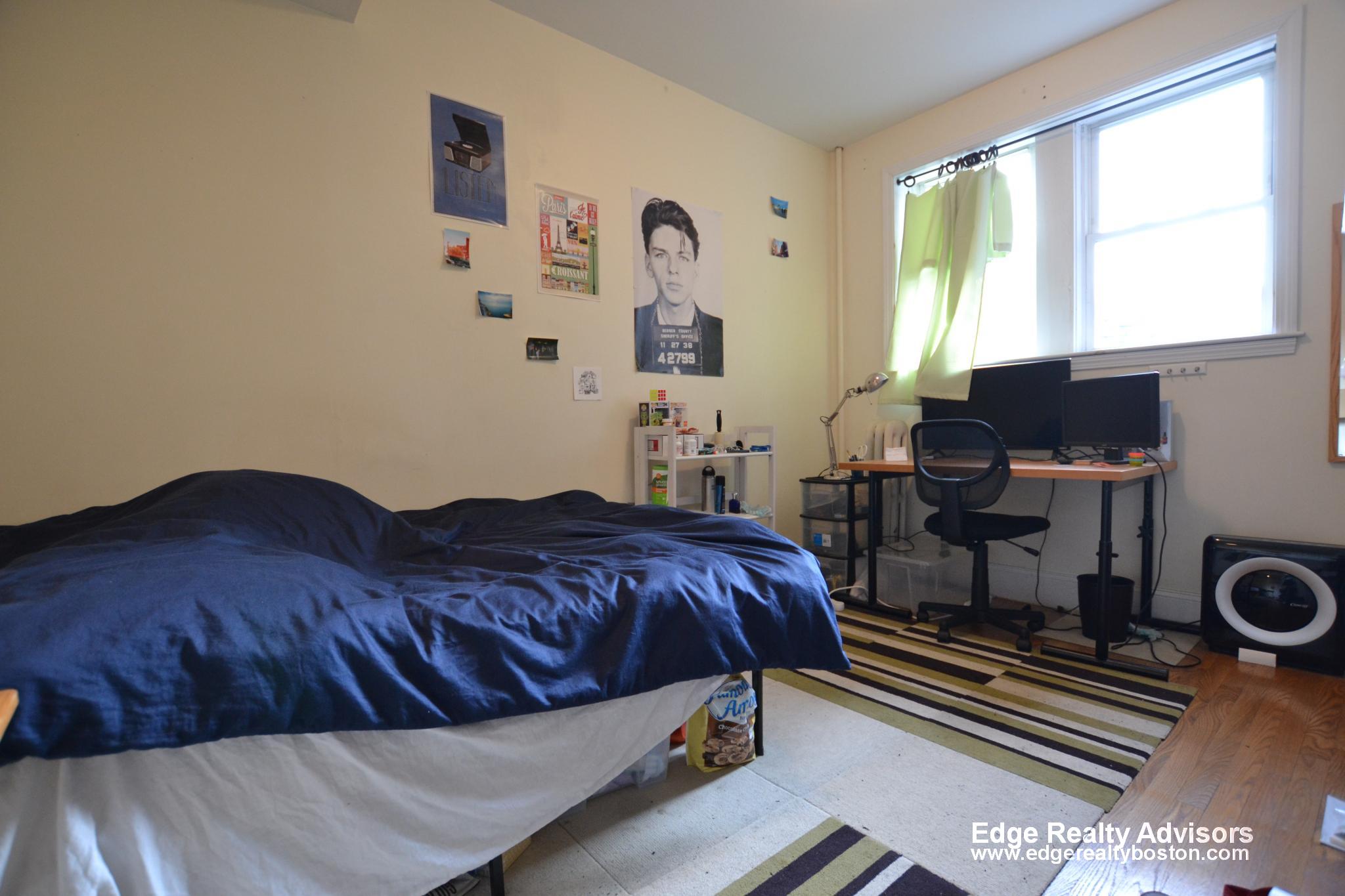 62 Egmont St, Longwood