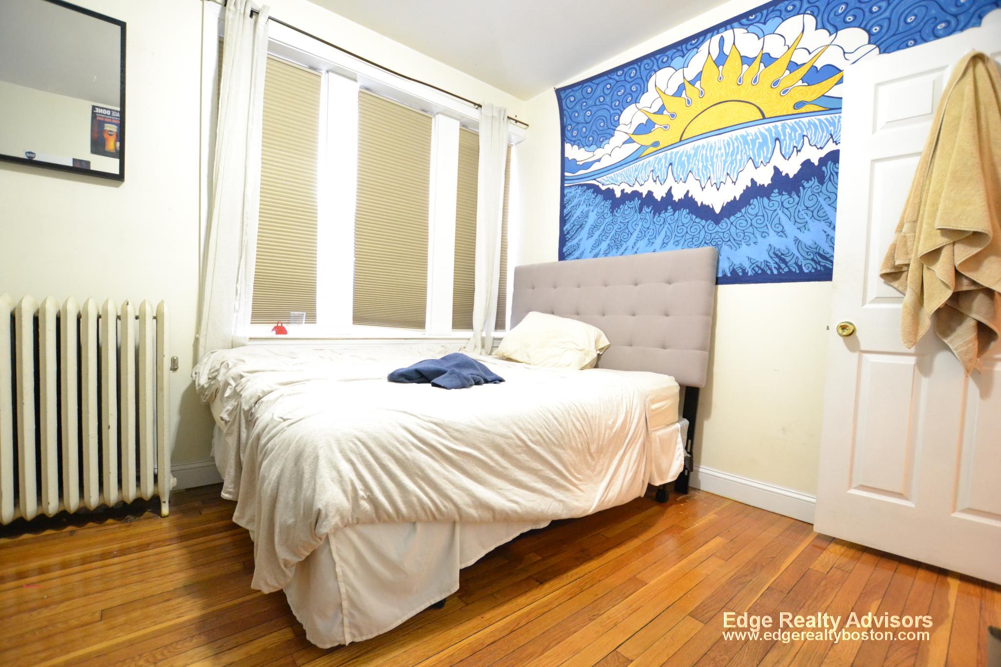 62 Egmont St, Longwood