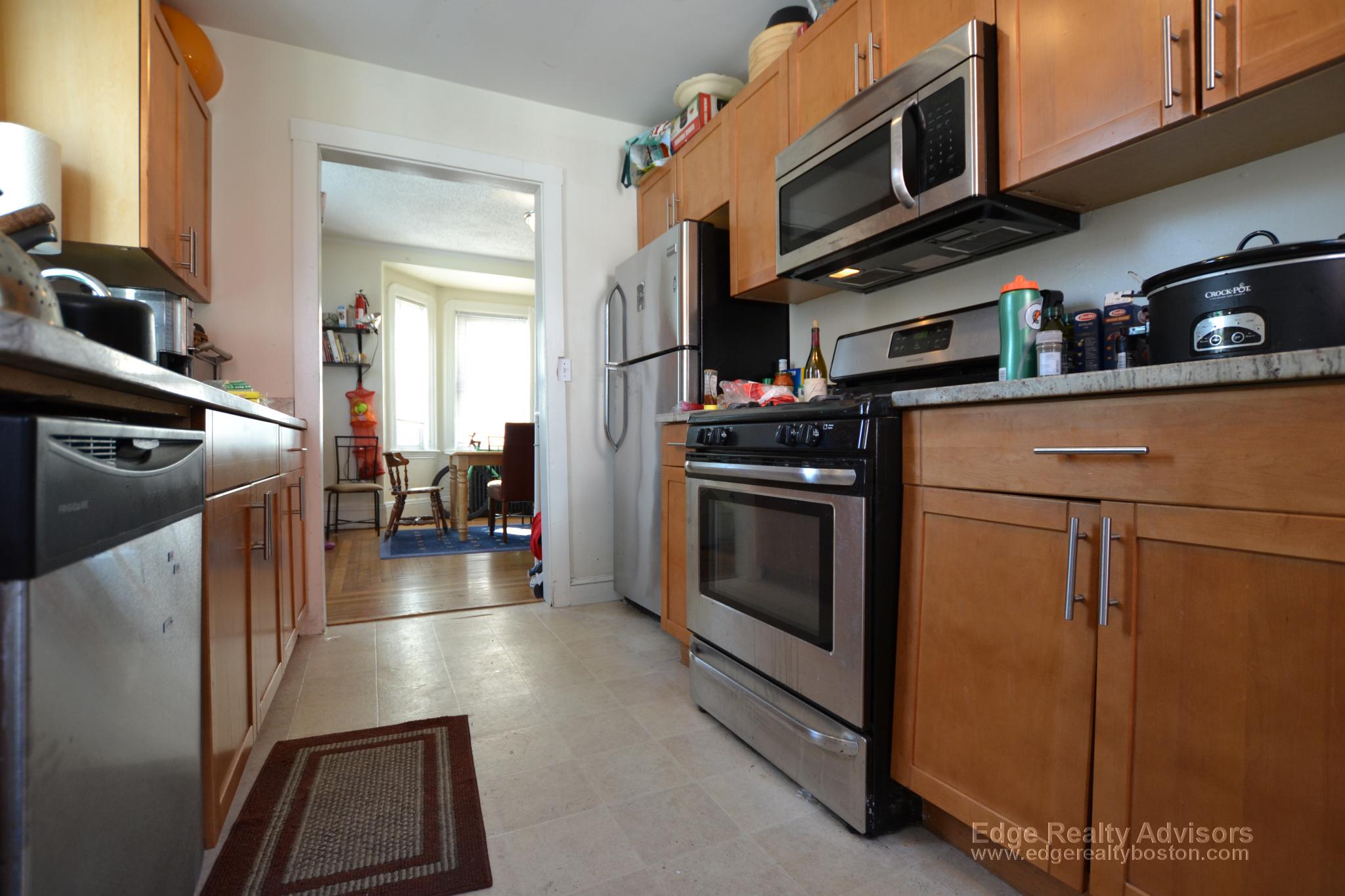 5 bed, 4+ bath apartment for rent at 9 Murdock Ter Unit 1, Brighton — photo 2 of 13