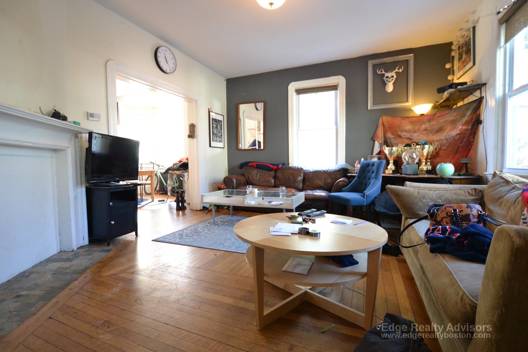 5 bed, 4+ bath apartment for rent at 9 Murdock Ter Unit 1, Brighton — photo 3 of 13
