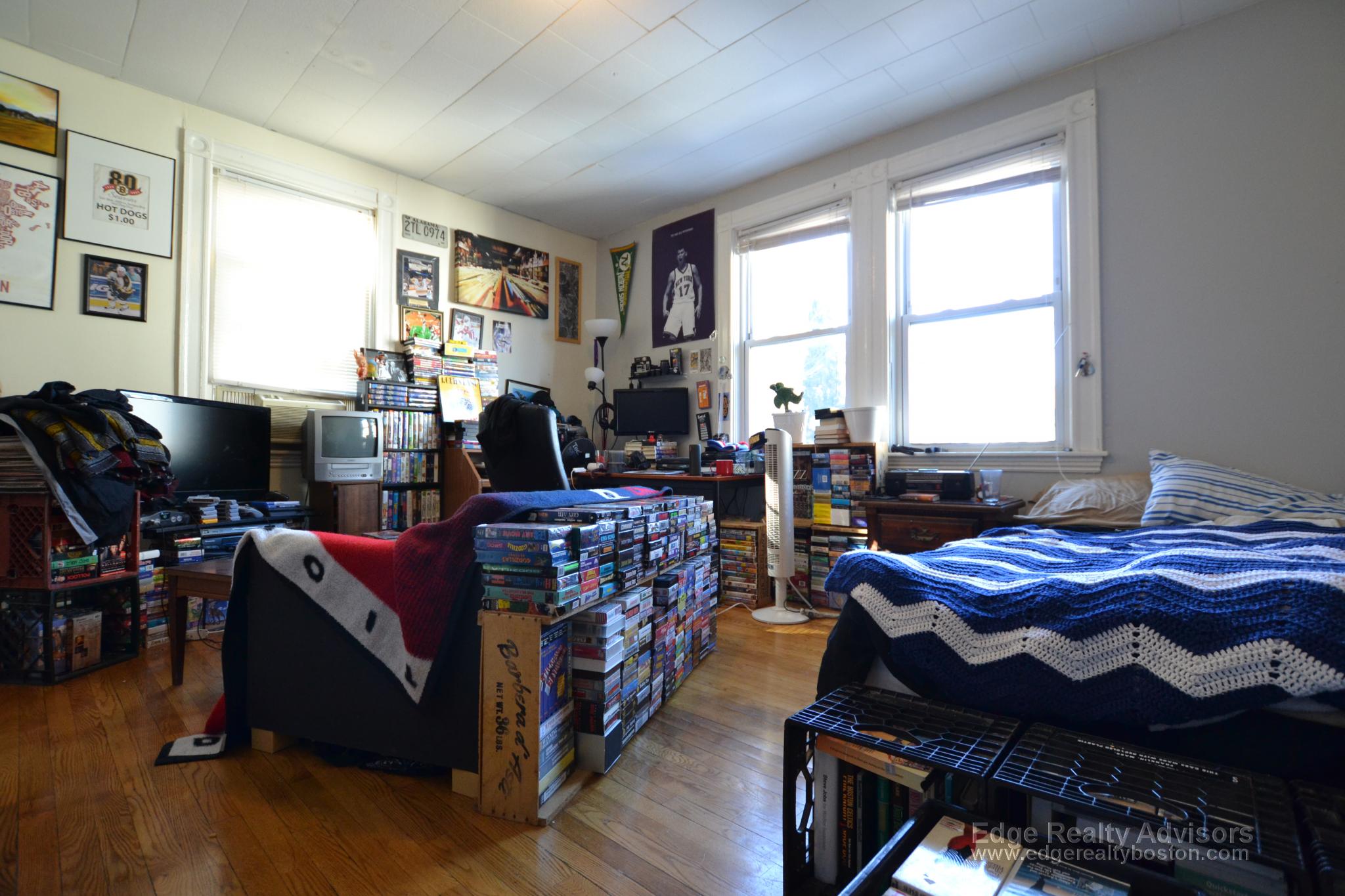 5 bed, 4+ bath apartment for rent at 9 Murdock Ter Unit 1, Brighton — photo 7 of 13