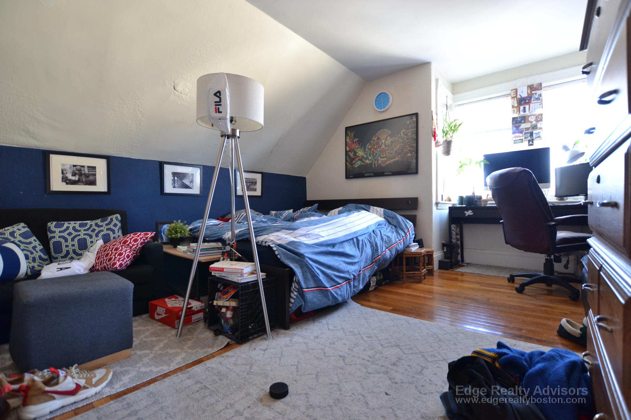 5 bed, 4+ bath apartment for rent at 9 Murdock Ter Unit 1, Brighton — photo 11 of 13