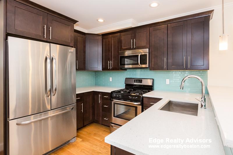 4 bed, 3.5 bath apartment for rent at 221 Arlington St Unit 2, Medford — photo 2 of 14