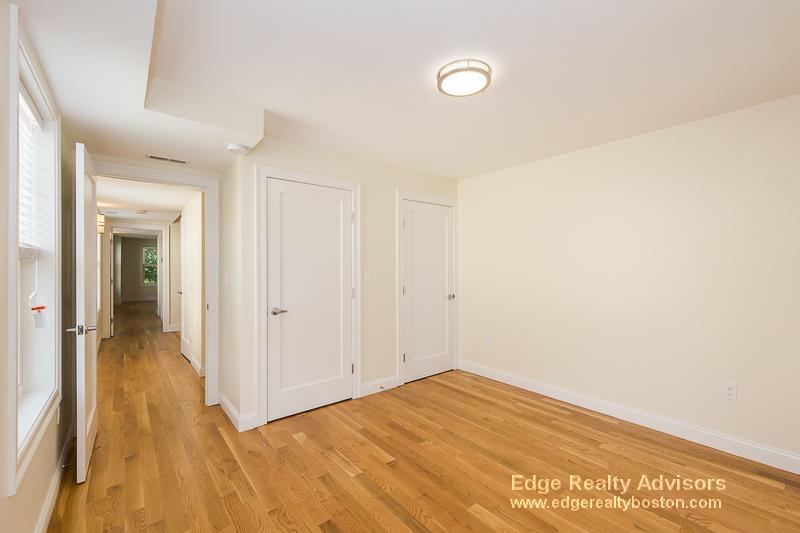 4 bed, 3.5 bath apartment for rent at 221 Arlington St Unit 2, Medford — photo 11 of 14