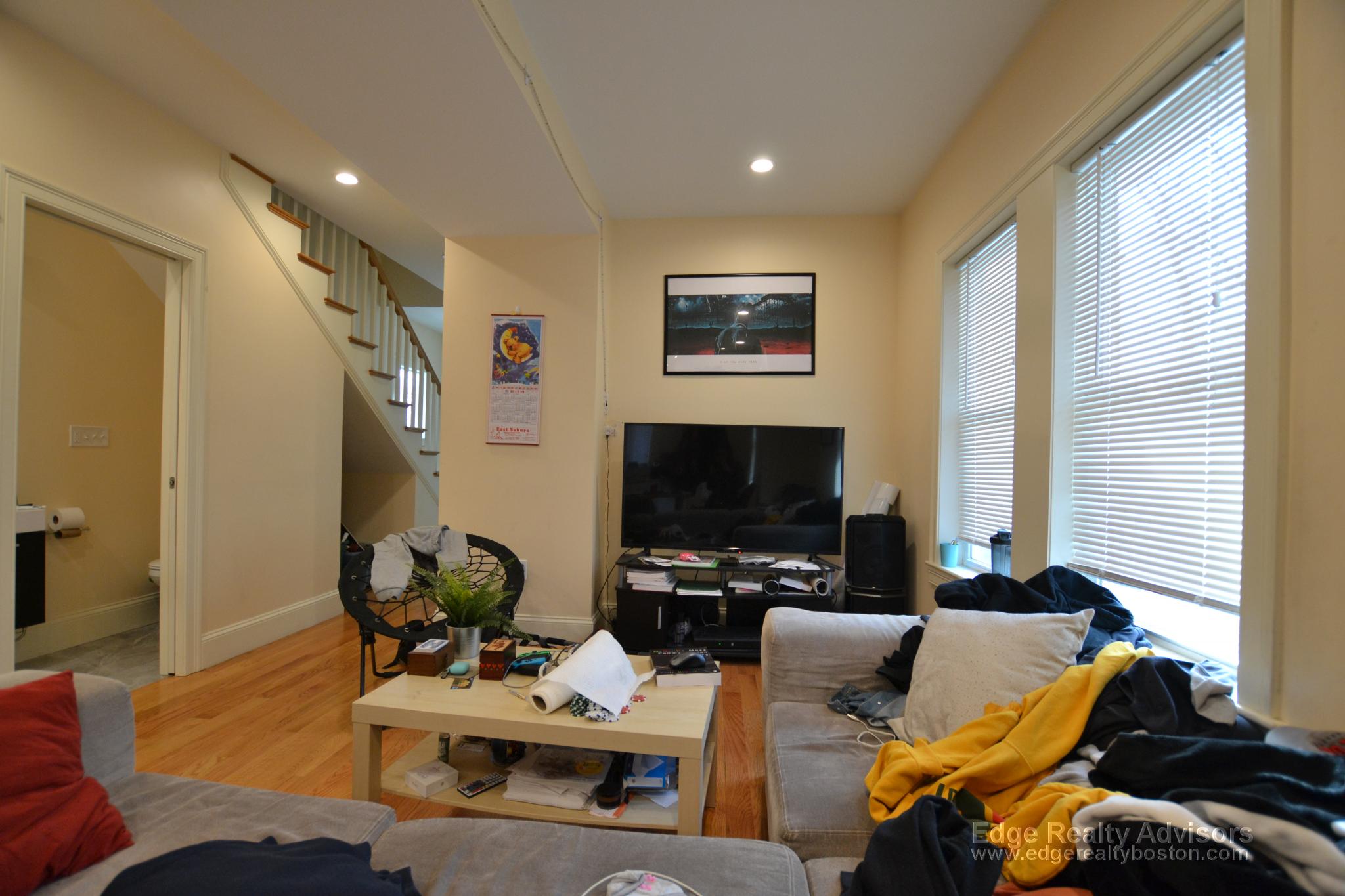 4 bed, 2 bath apartment for rent at 9 Griggs Pl Unit 1, Allston — photo 3 of 8