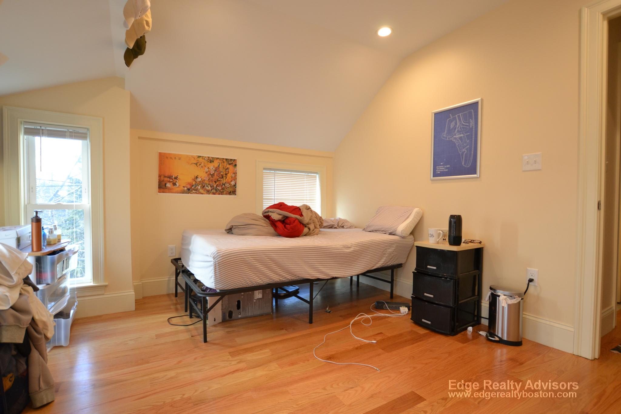 4 bed, 2 bath apartment for rent at 9 Griggs Pl Unit 1, Allston — photo 5 of 8