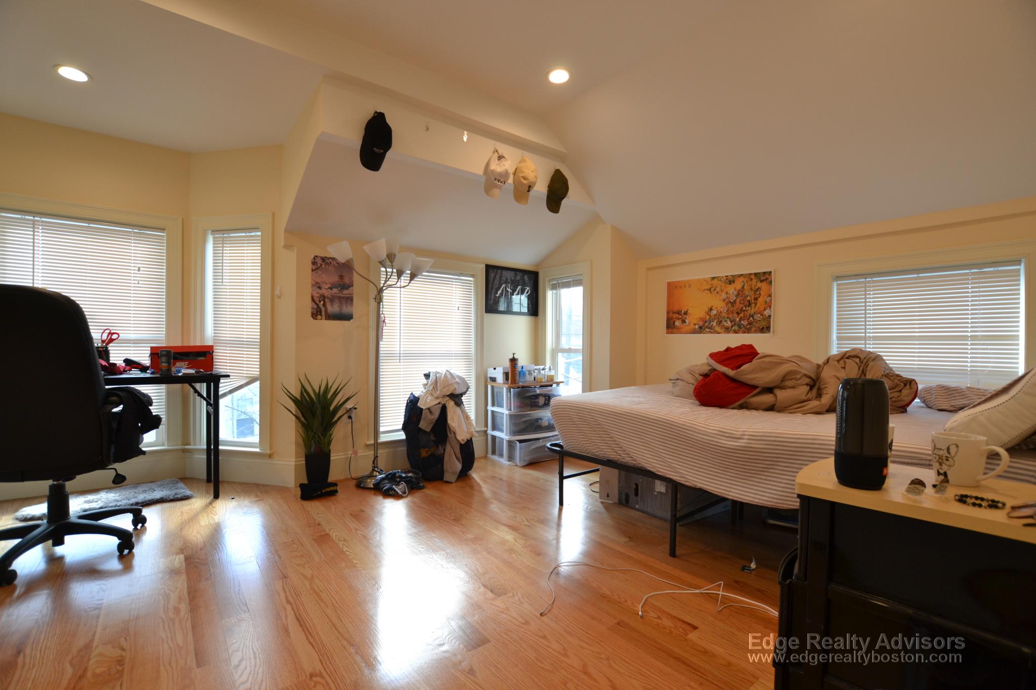 4 bed, 2 bath apartment for rent at 9 Griggs Pl Unit 1, Allston — photo 6 of 8