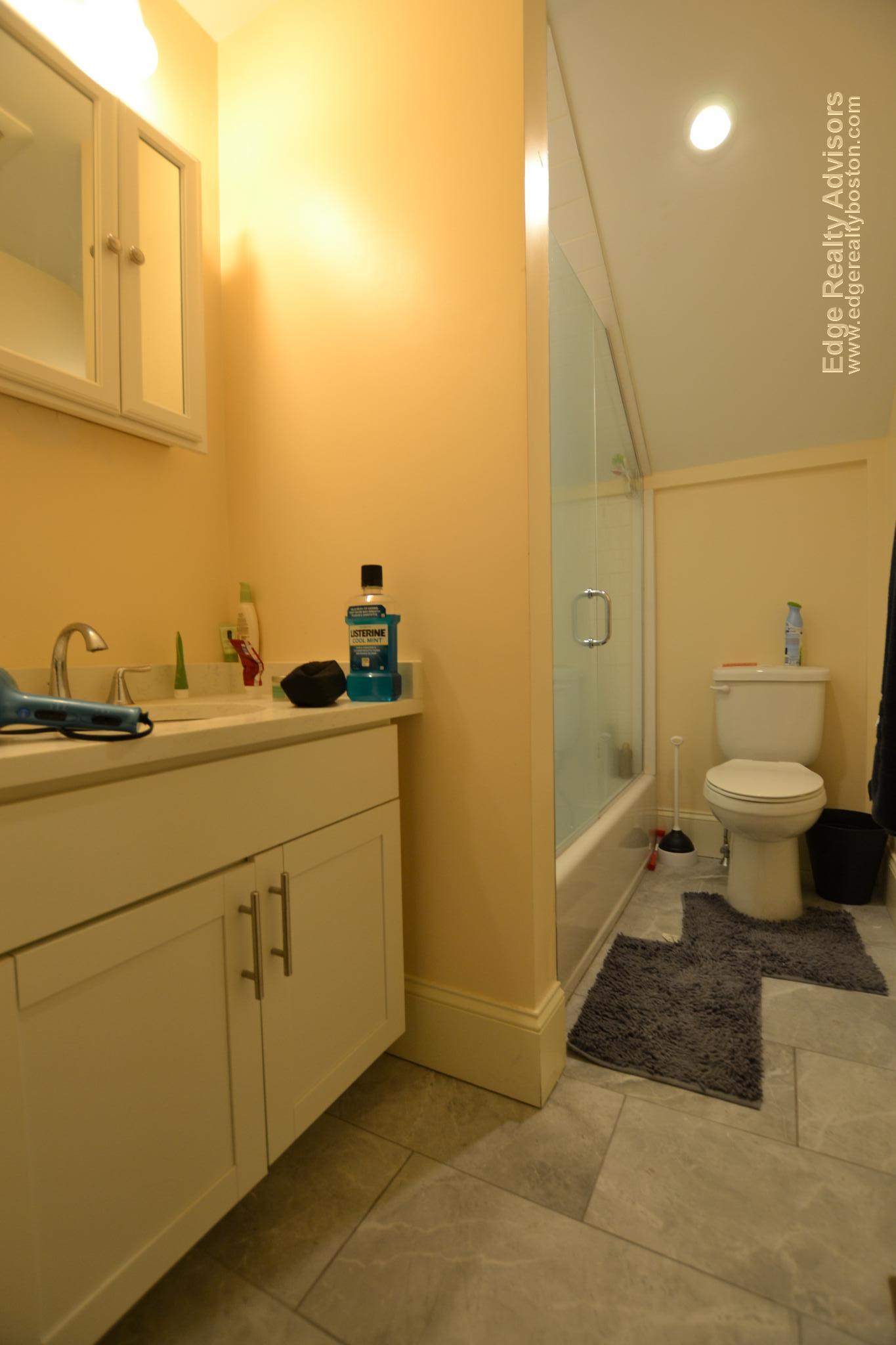 4 bed, 2 bath apartment for rent at 9 Griggs Pl Unit 1, Allston — photo 7 of 8