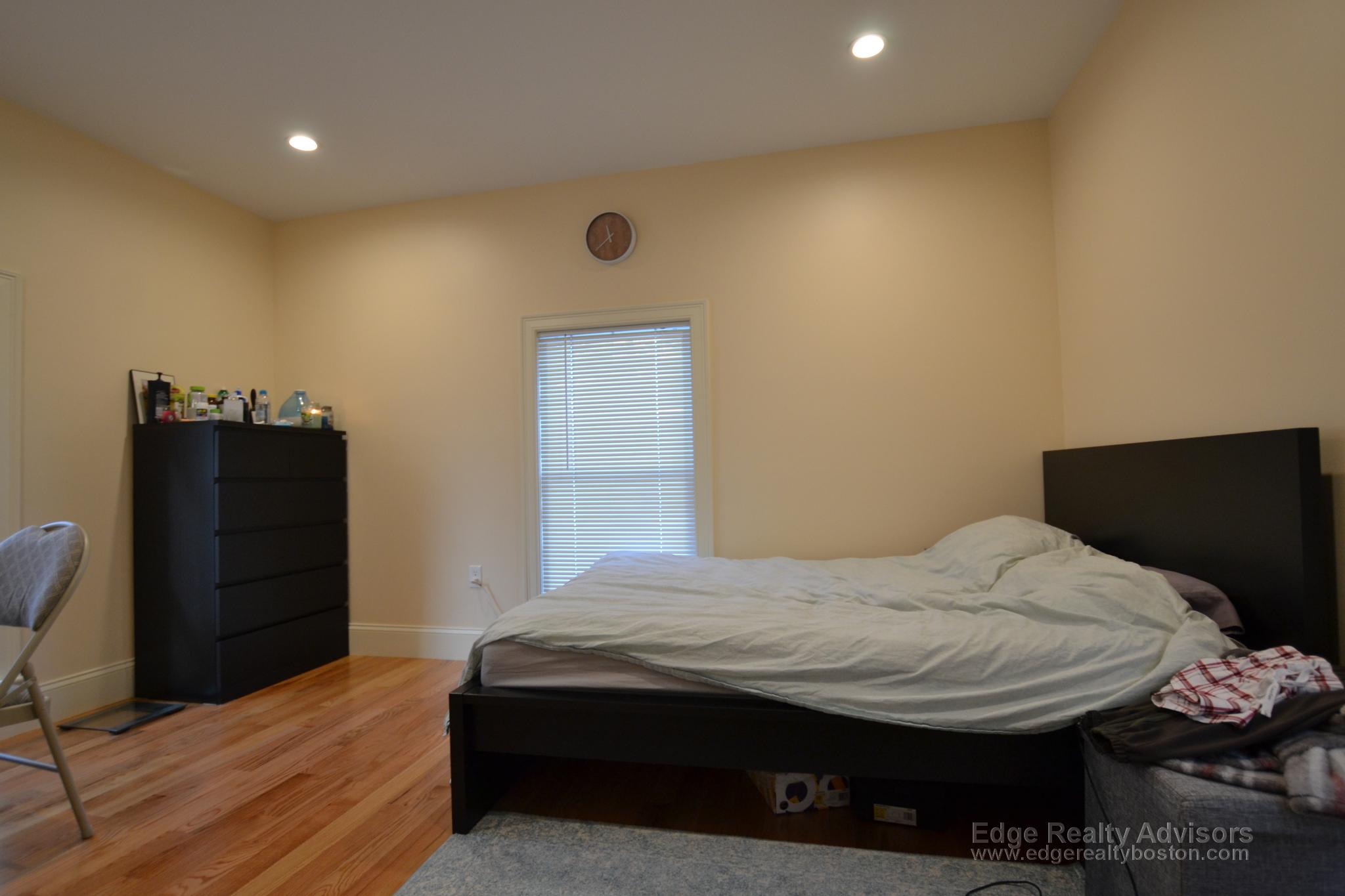 4 bed, 2 bath apartment for rent at 9 Griggs Pl Unit 1, Allston — photo 8 of 8