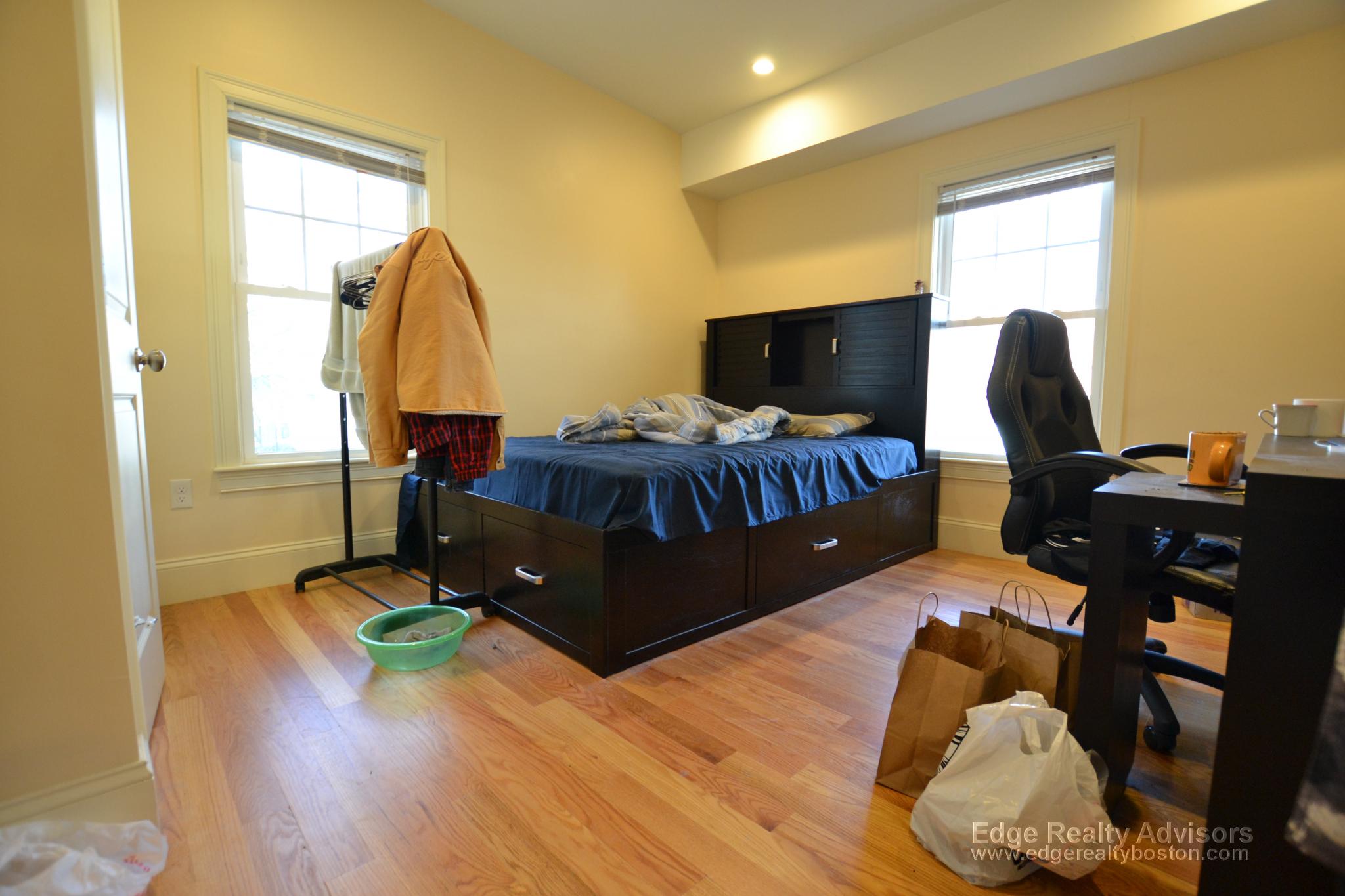 4 bed, 2 bath apartment for rent at 12 Higgins St Unit 2, Allston — photo 4 of 9