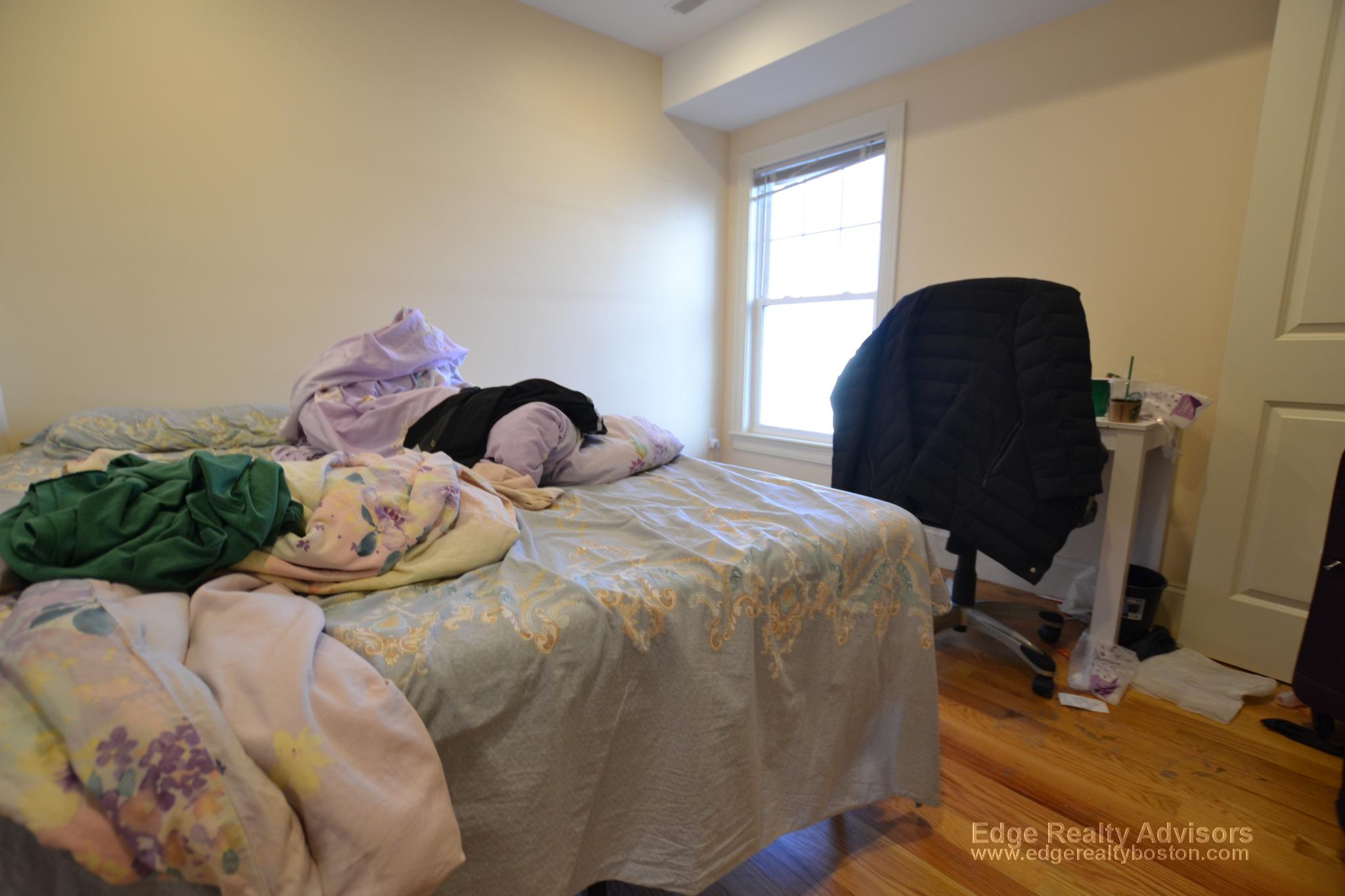4 bed, 2 bath apartment for rent at 12 Higgins St Unit 2, Allston — photo 6 of 9