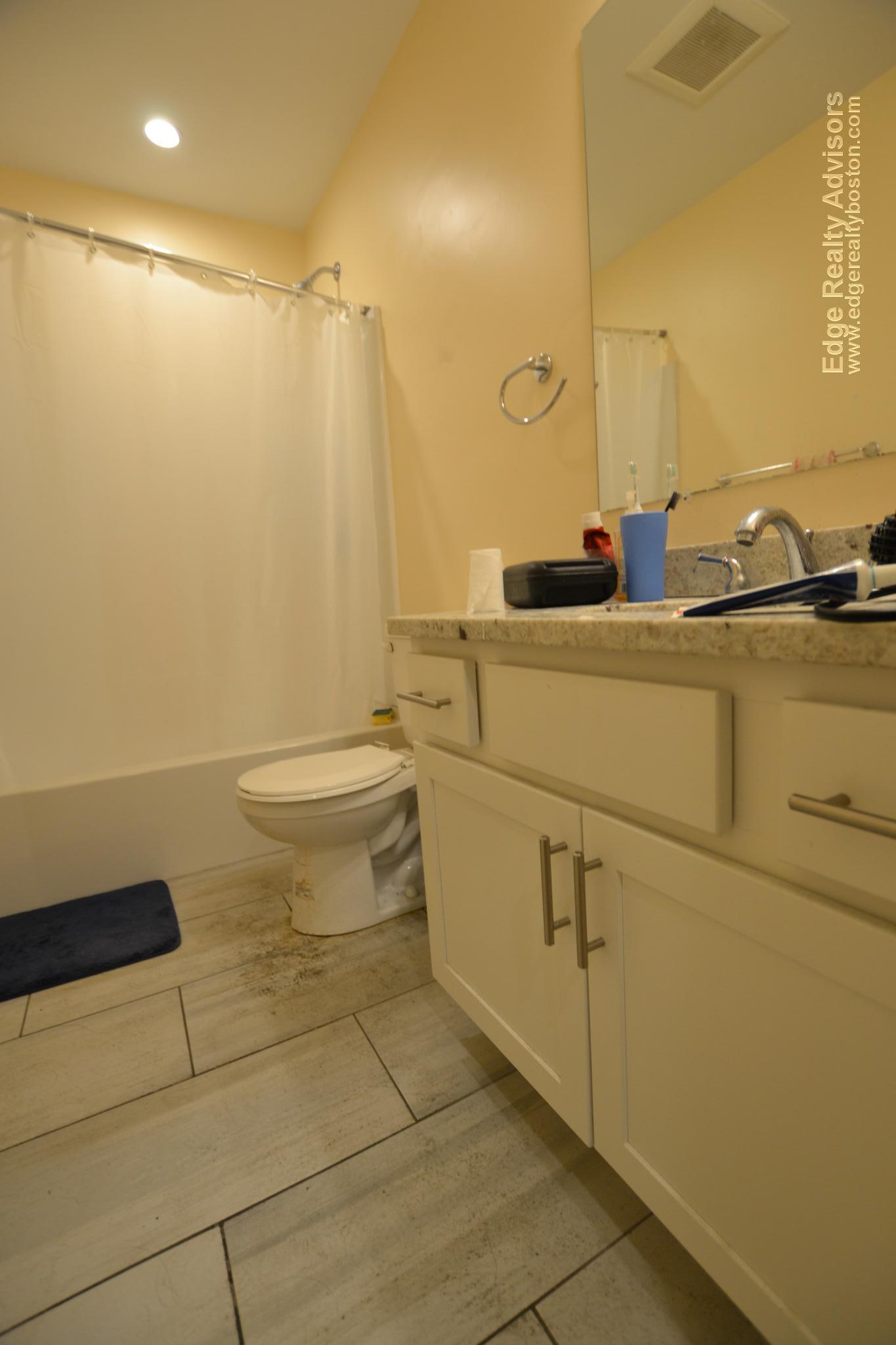4 bed, 2 bath apartment for rent at 12 Higgins St Unit 2, Allston — photo 5 of 9