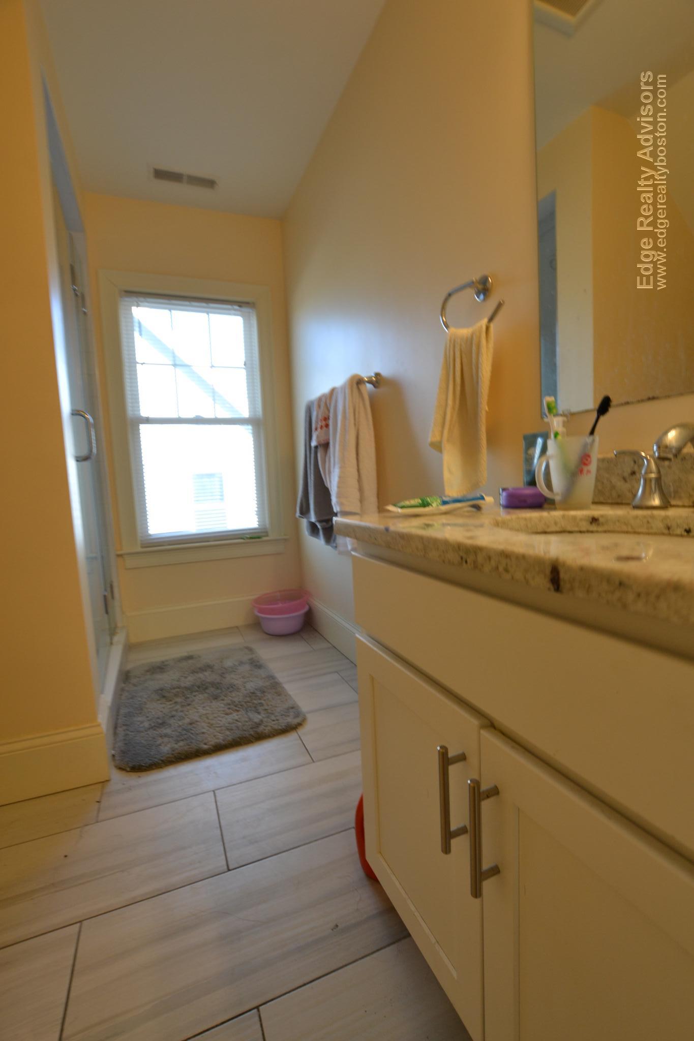 4 bed, 2 bath apartment for rent at 12 Higgins St Unit 2, Allston — photo 8 of 9