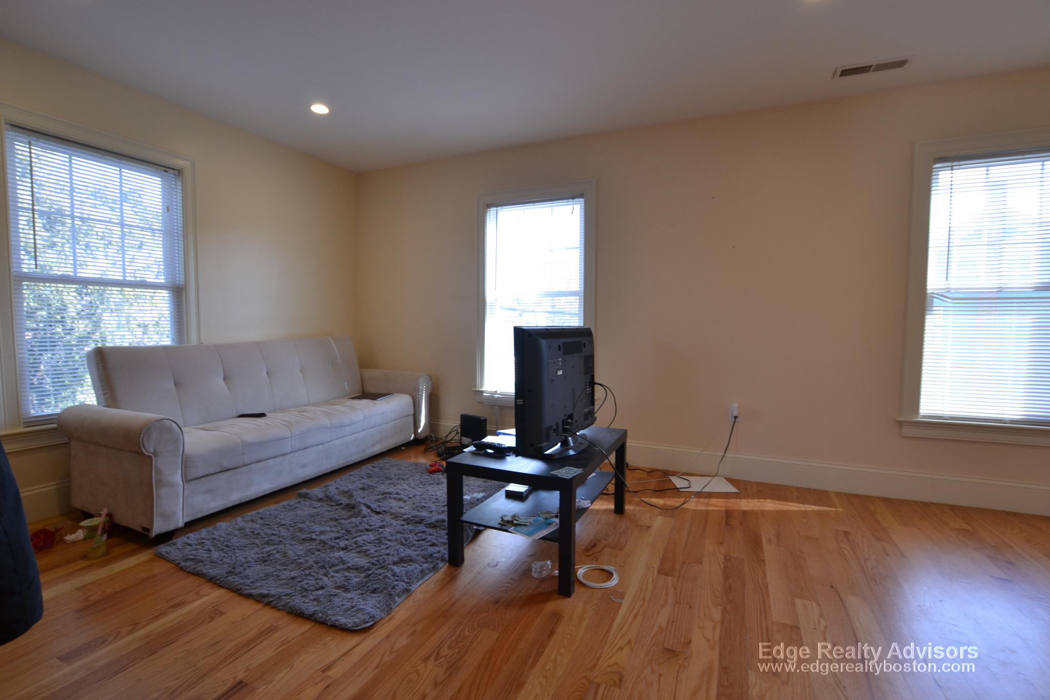 4 bed, 2 bath apartment for rent at 12 Higgins St Unit 2, Allston — photo 3 of 9