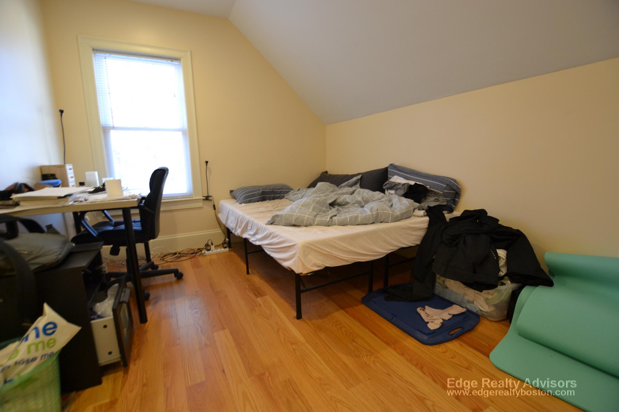 4 bed, 2 bath apartment for rent at 12 Higgins St Unit 2, Allston — photo 9 of 9