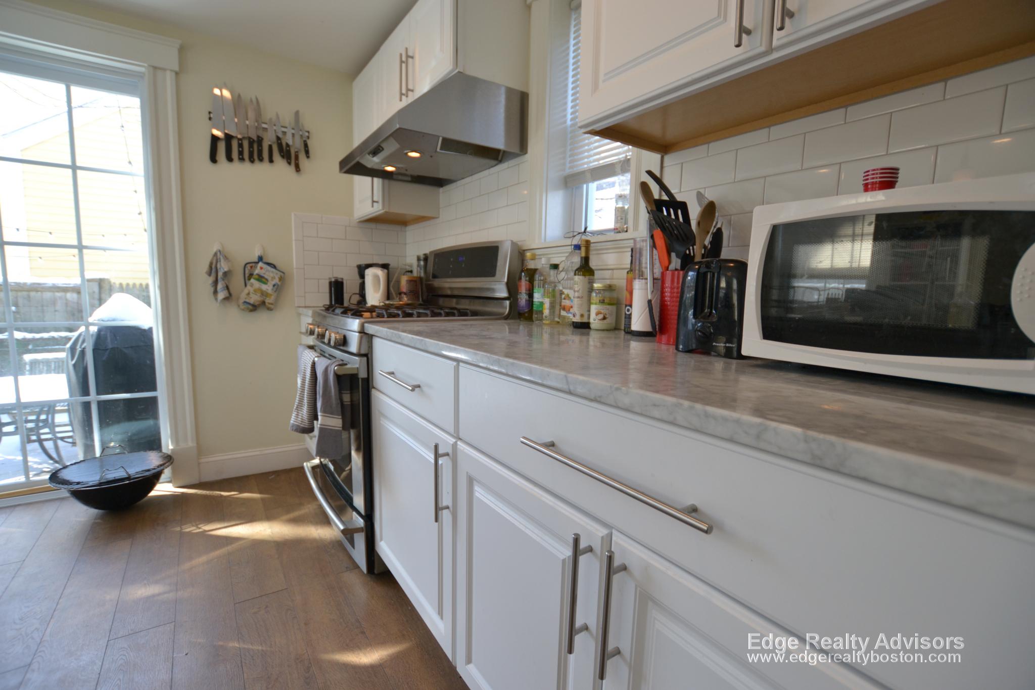 3 bed, 2.5 bath apartment for rent at 5 Norfolk Pl Unit 1, East Cambridge — photo 2 of 12