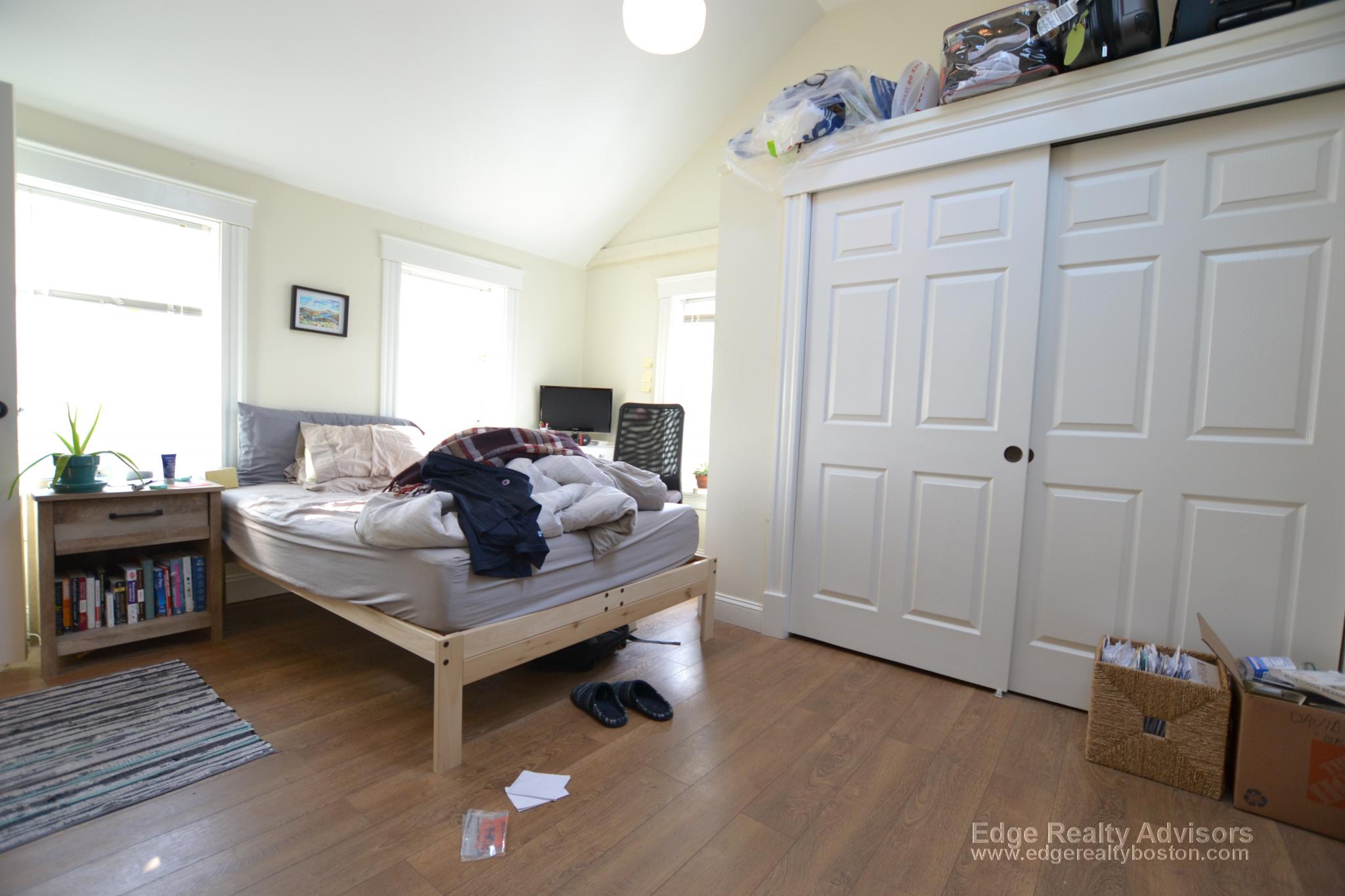 3 bed, 2.5 bath apartment for rent at 5 Norfolk Pl Unit 1, East Cambridge — photo 4 of 12