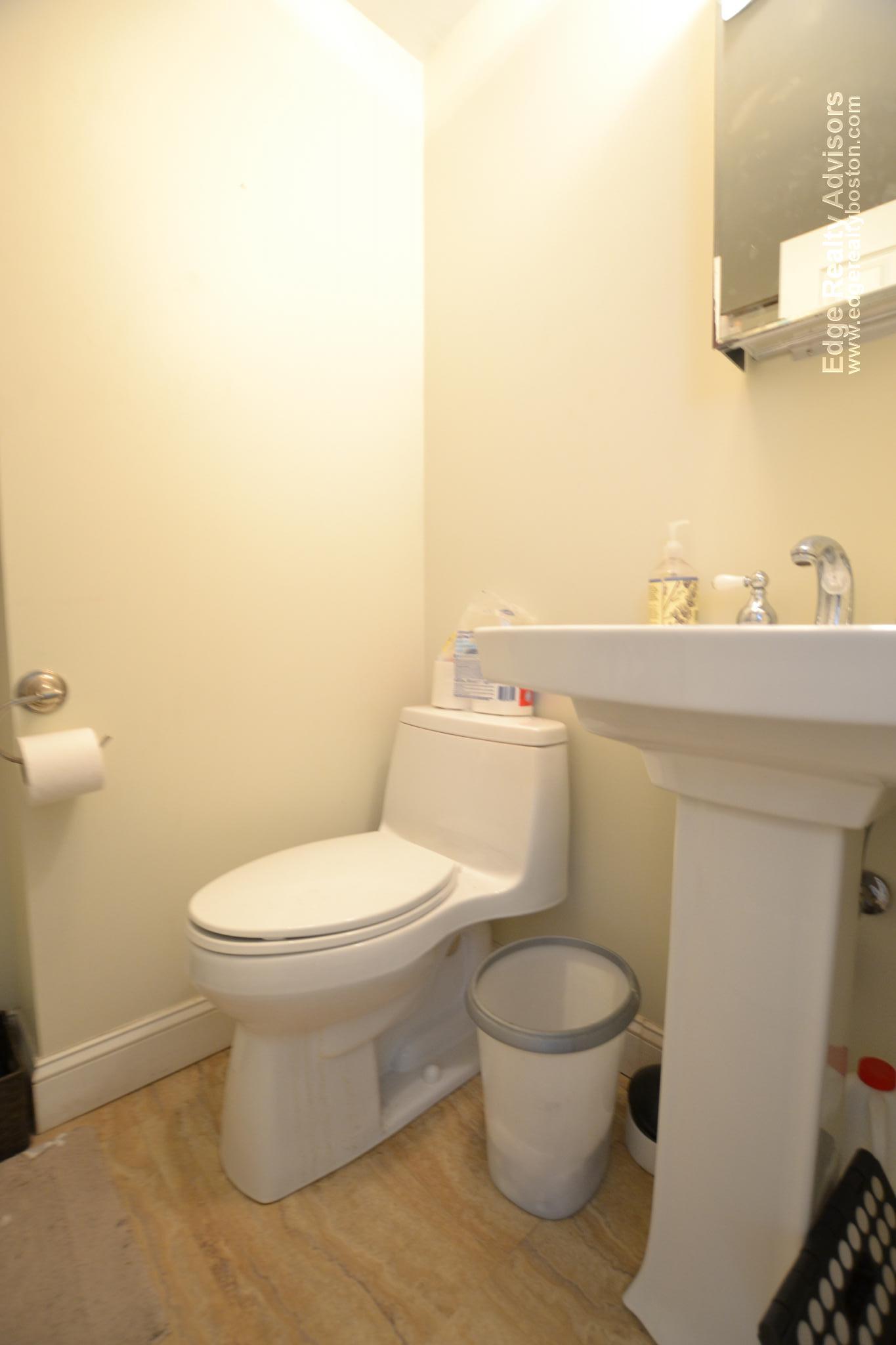 3 bed, 2.5 bath apartment for rent at 5 Norfolk Pl Unit 1, East Cambridge — photo 5 of 12