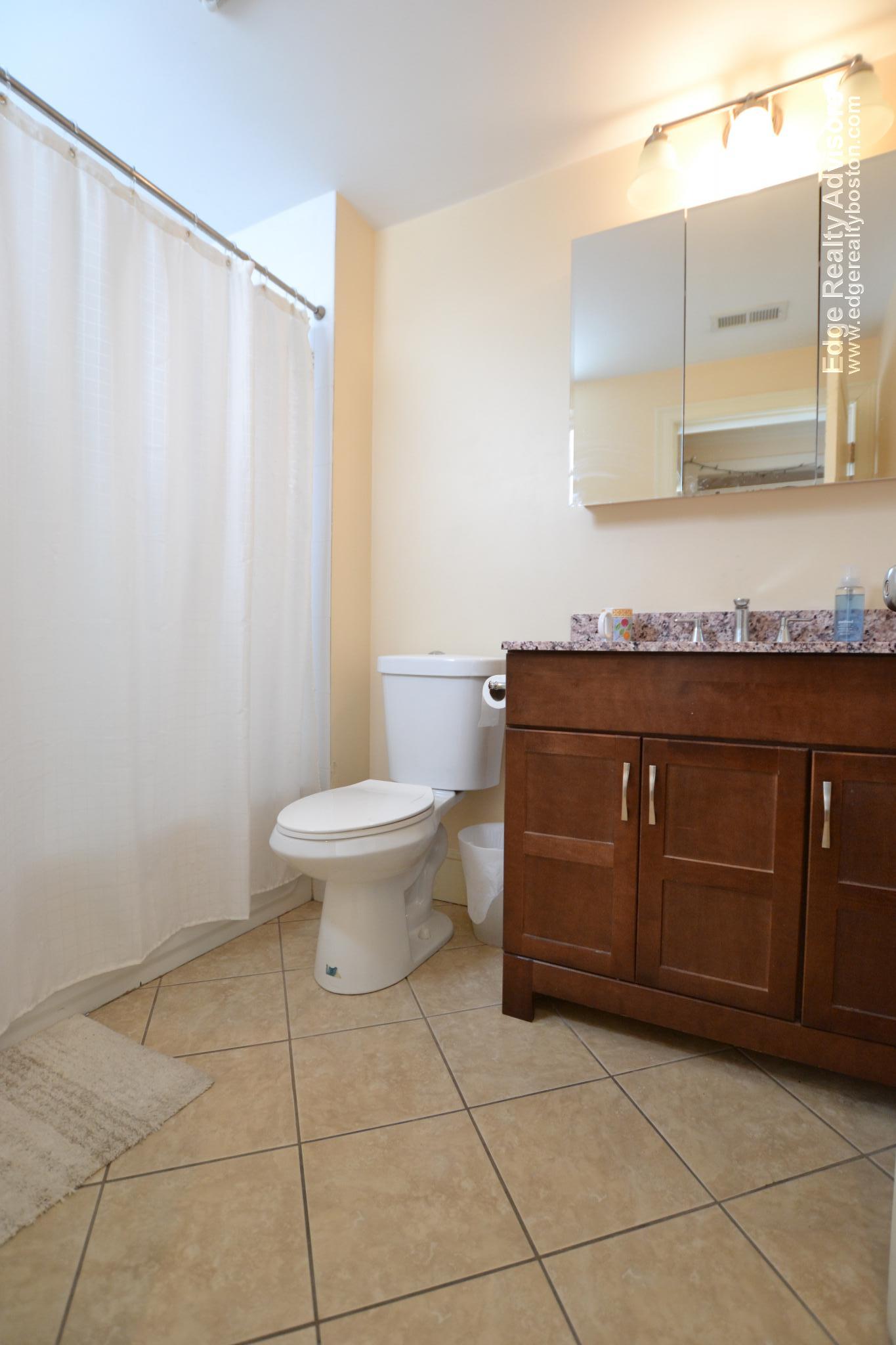 4 bed, 2 bath apartment for rent at 21 Lothrop St Unit 2, Brighton — photo 4 of 11