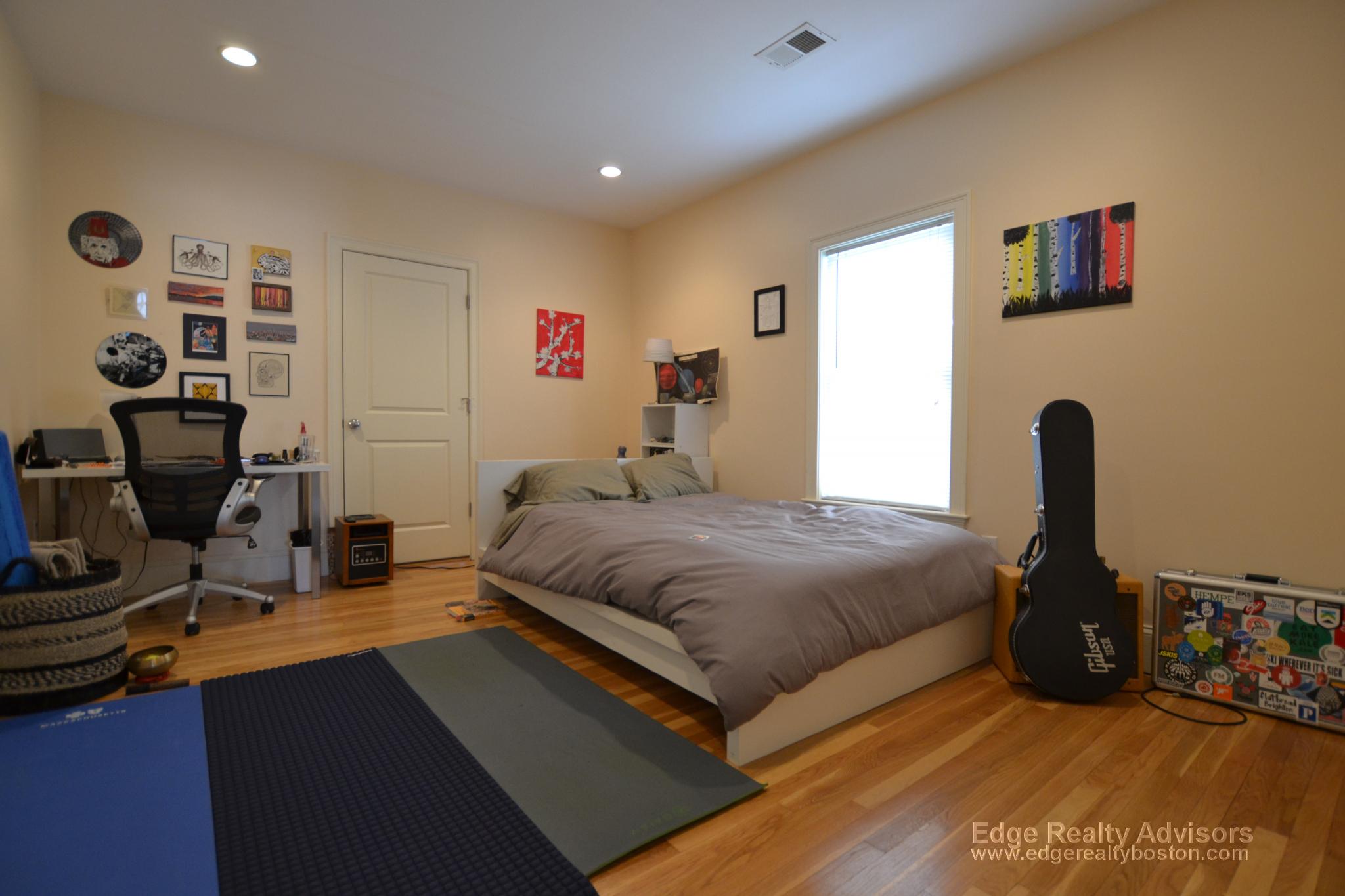 4 bed, 2 bath apartment for rent at 21 Lothrop St Unit 2, Brighton — photo 5 of 11