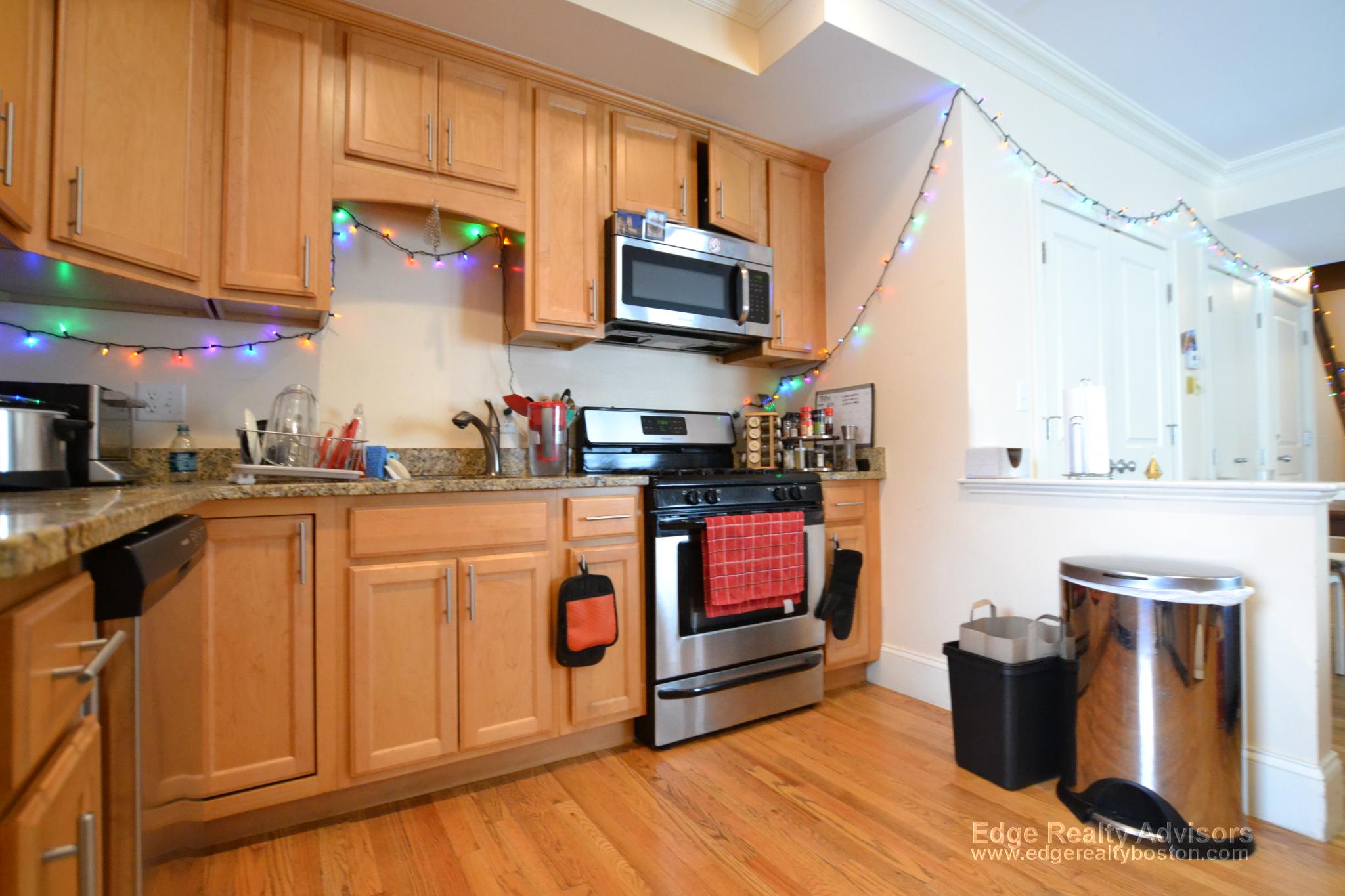 4 bed, 2 bath apartment for rent at 21 Lothrop St Unit 2, Brighton — photo 7 of 11