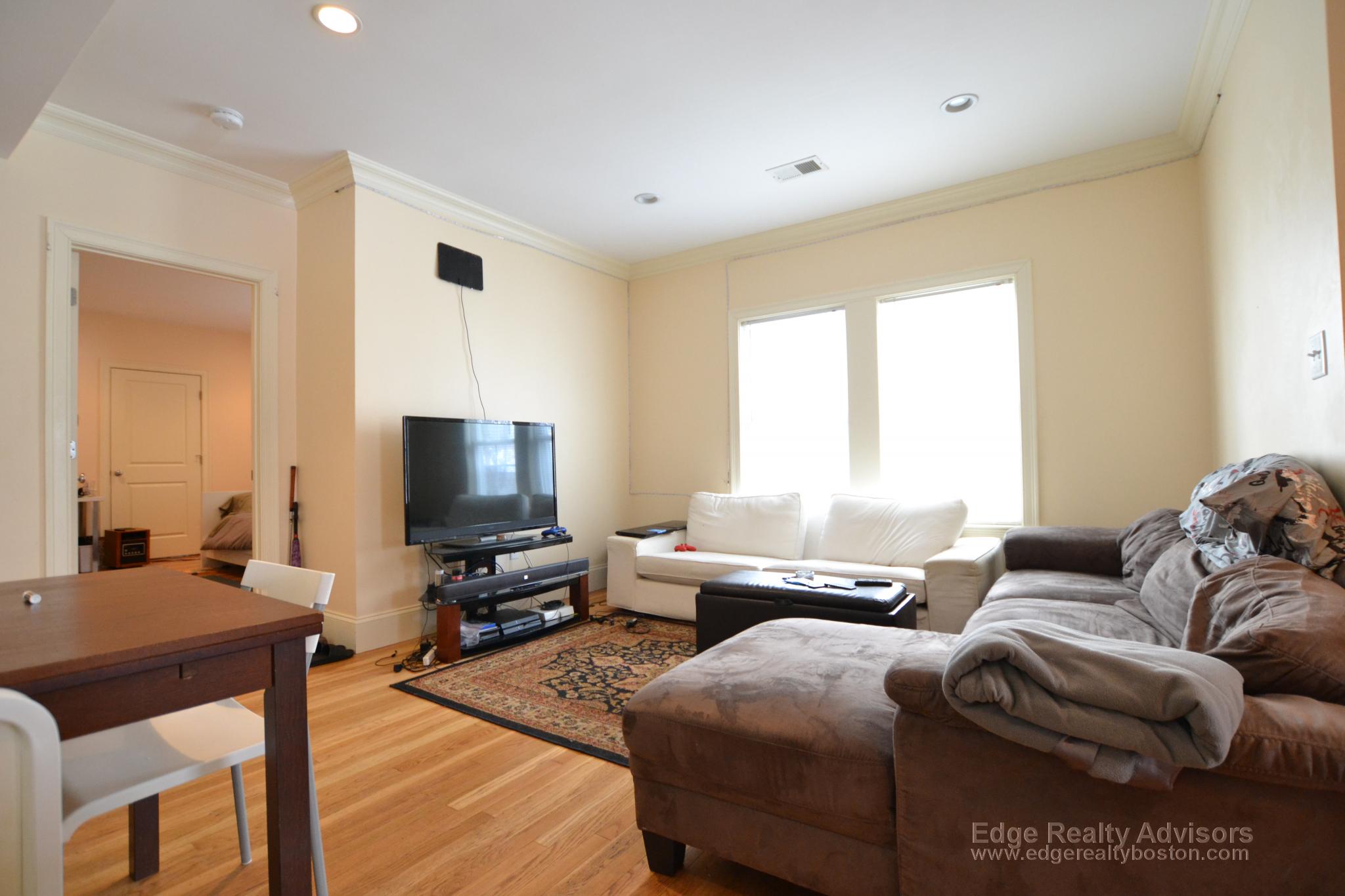 4 bed, 2 bath apartment for rent at 21 Lothrop St Unit 2, Brighton — photo 8 of 11