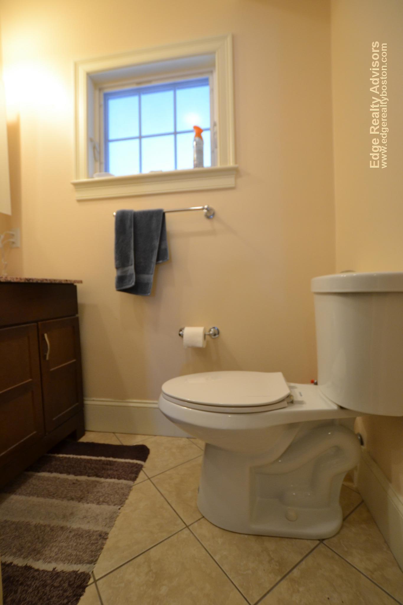 4 bed, 2 bath apartment for rent at 21 Lothrop St Unit 2, Brighton — photo 9 of 11