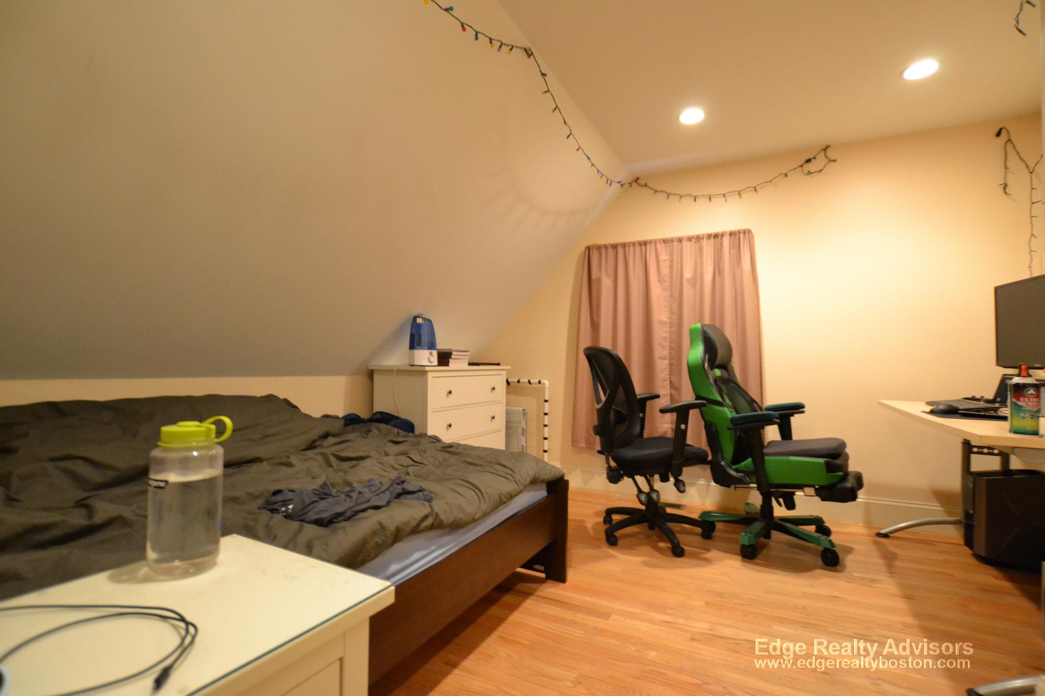 4 bed, 2 bath apartment for rent at 21 Lothrop St Unit 2, Brighton — photo 10 of 11