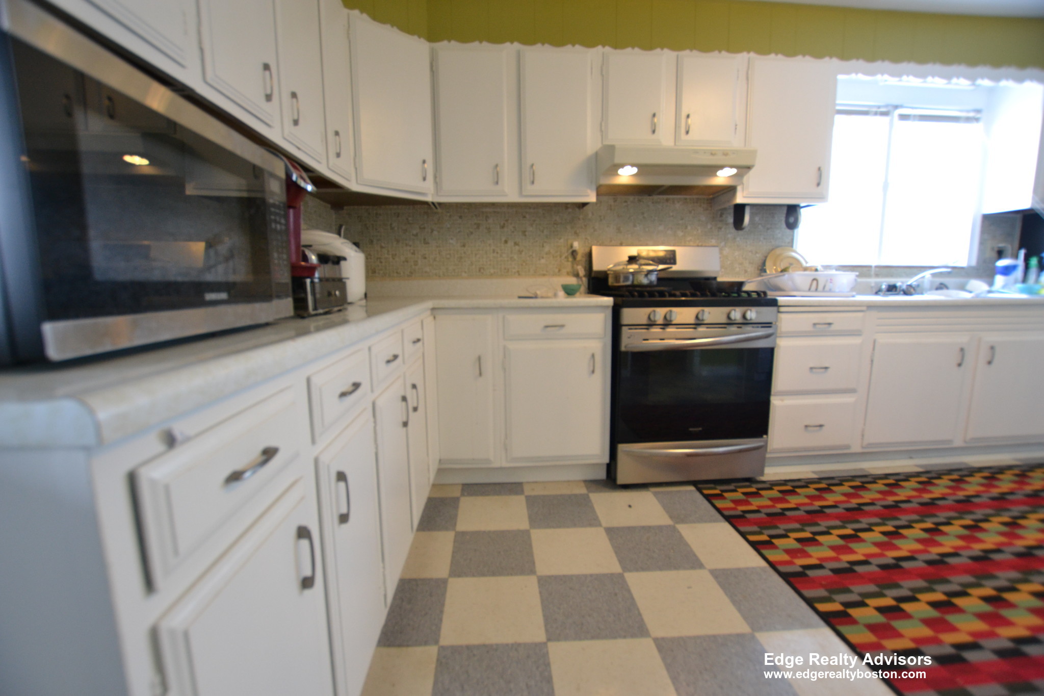 3 bed, 1 bath apartment for rent at 216 Palfrey St Unit 1, Watertown — photo 1 of 12