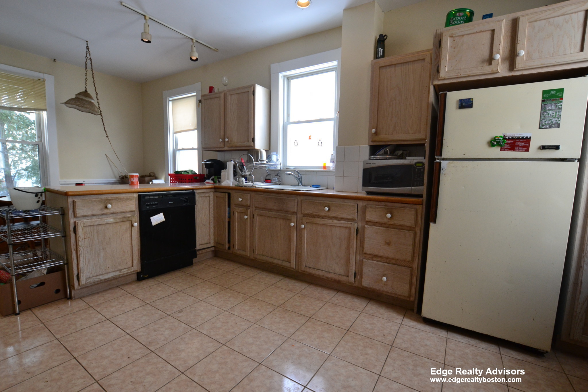 5 bed, 2 bath apartment for rent at 21 Bennett St, Brighton — photo 1 of 10