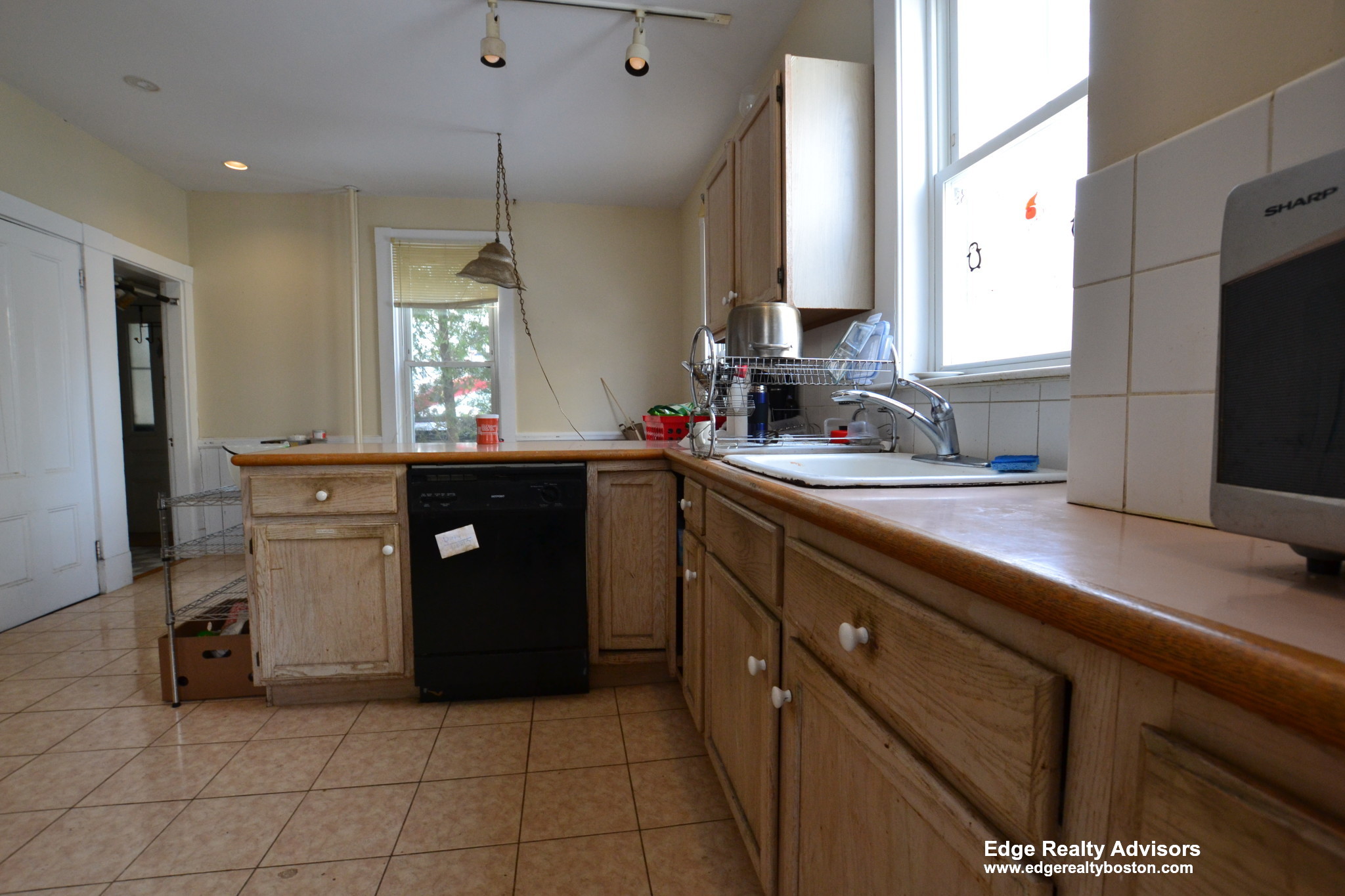5 bed, 2 bath apartment for rent at 21 Bennett St, Brighton — photo 2 of 10