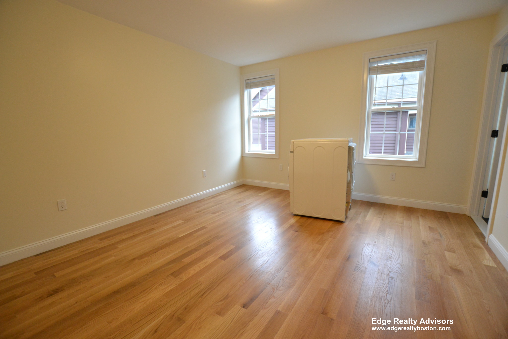 4 bed, 4+ bath apartment for rent at 57 Fulton St Unit Right, Medford — photo 6 of 14