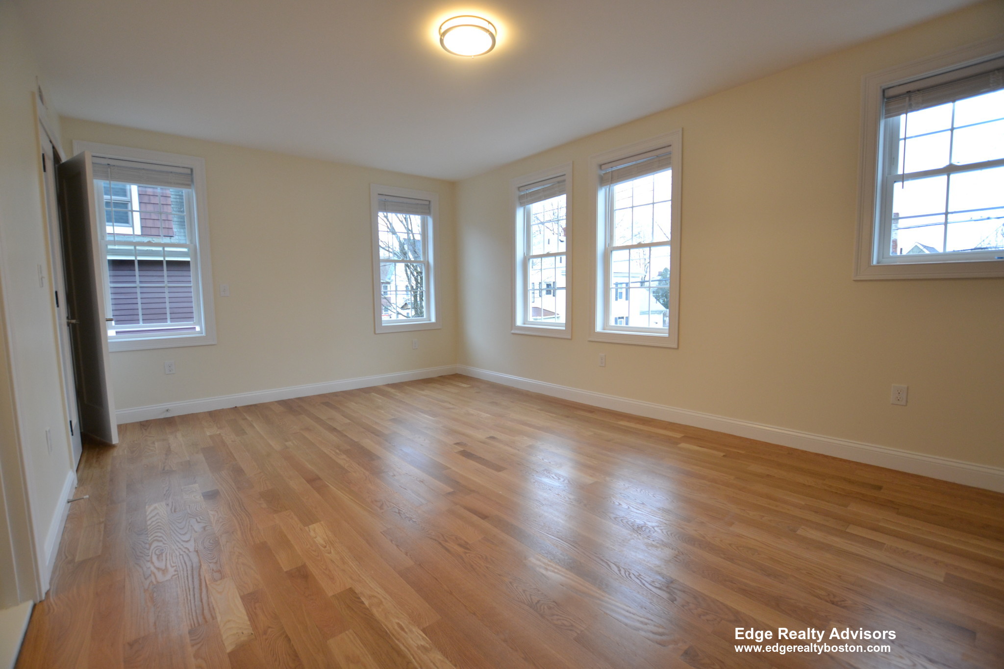 4 bed, 4+ bath apartment for rent at 57 Fulton St Unit Right, Medford — photo 8 of 14