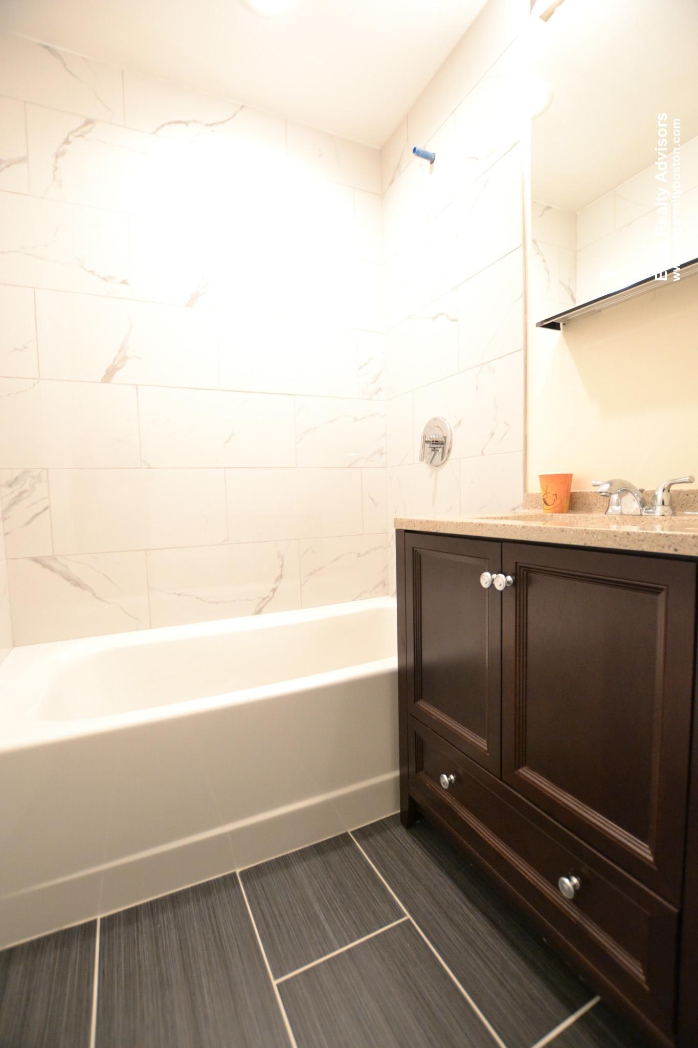 4 bed, 4+ bath apartment for rent at 57 Fulton St Unit Right, Medford — photo 9 of 14
