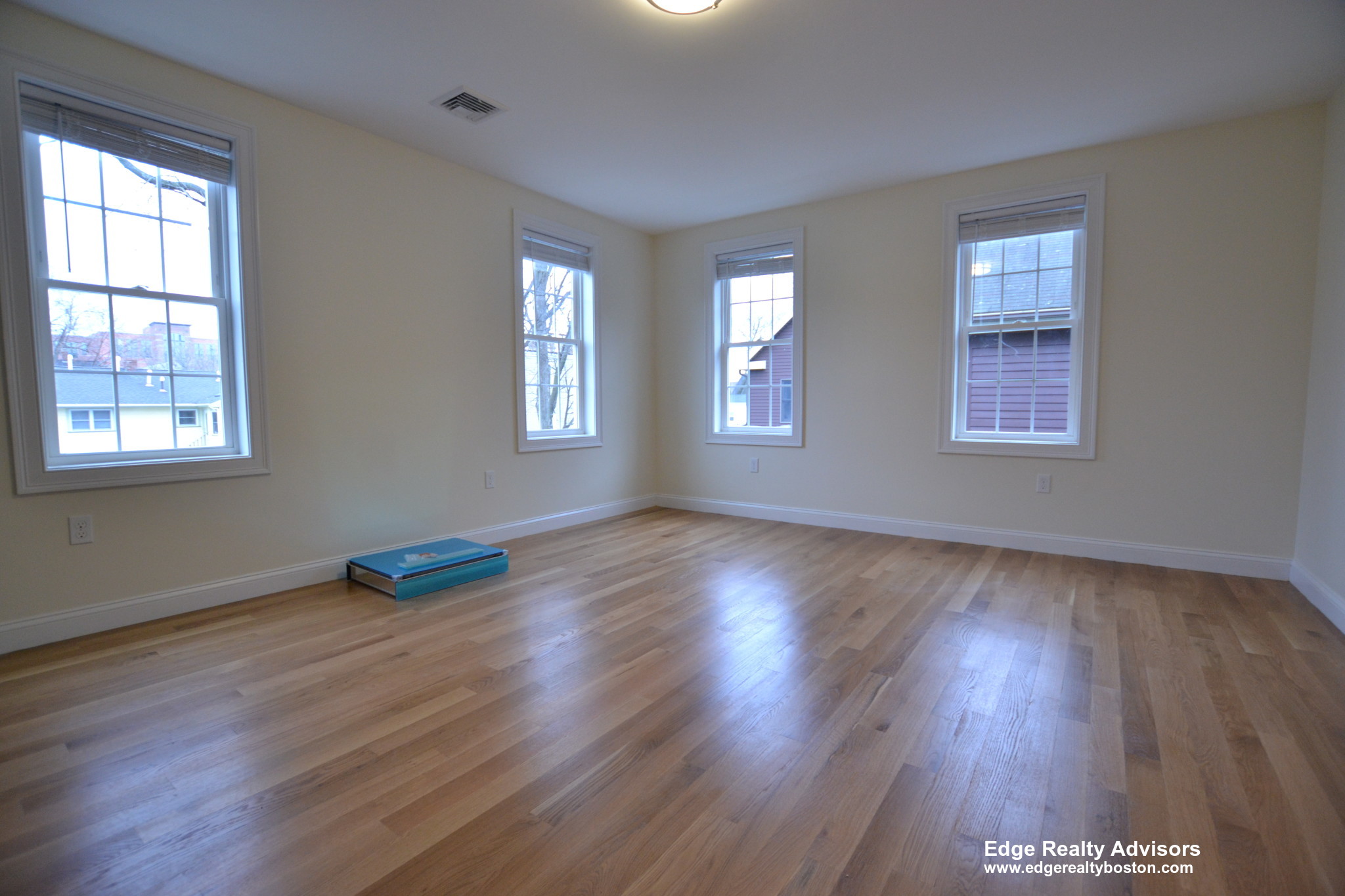 4 bed, 4+ bath apartment for rent at 57 Fulton St Unit Right, Medford — photo 10 of 14