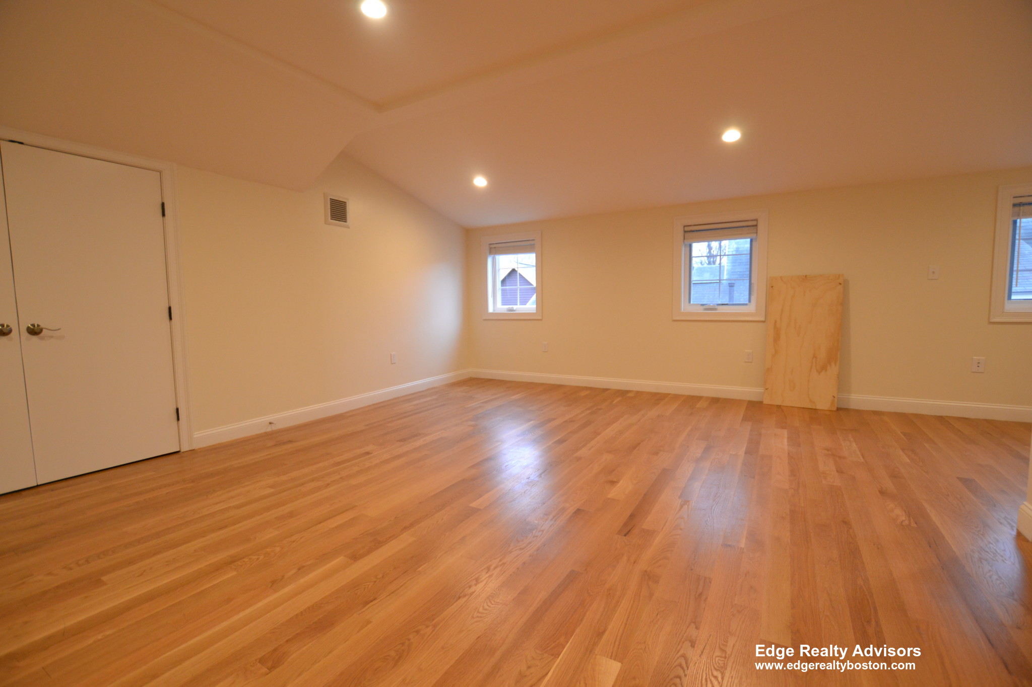 4 bed, 4+ bath apartment for rent at 57 Fulton St Unit Right, Medford — photo 11 of 14