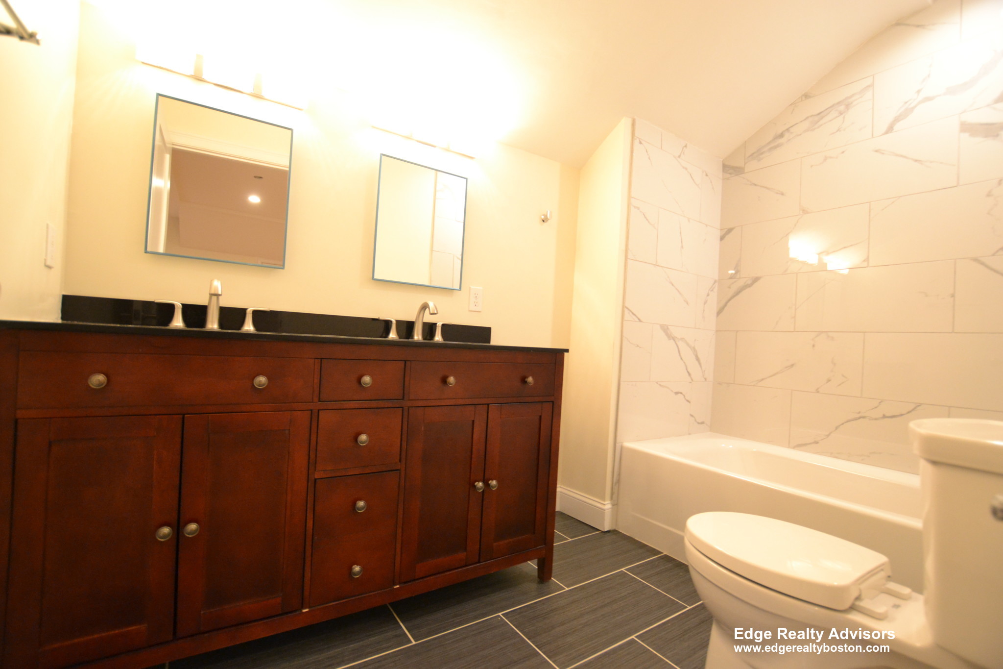 4 bed, 4+ bath apartment for rent at 57 Fulton St Unit Right, Medford — photo 12 of 14