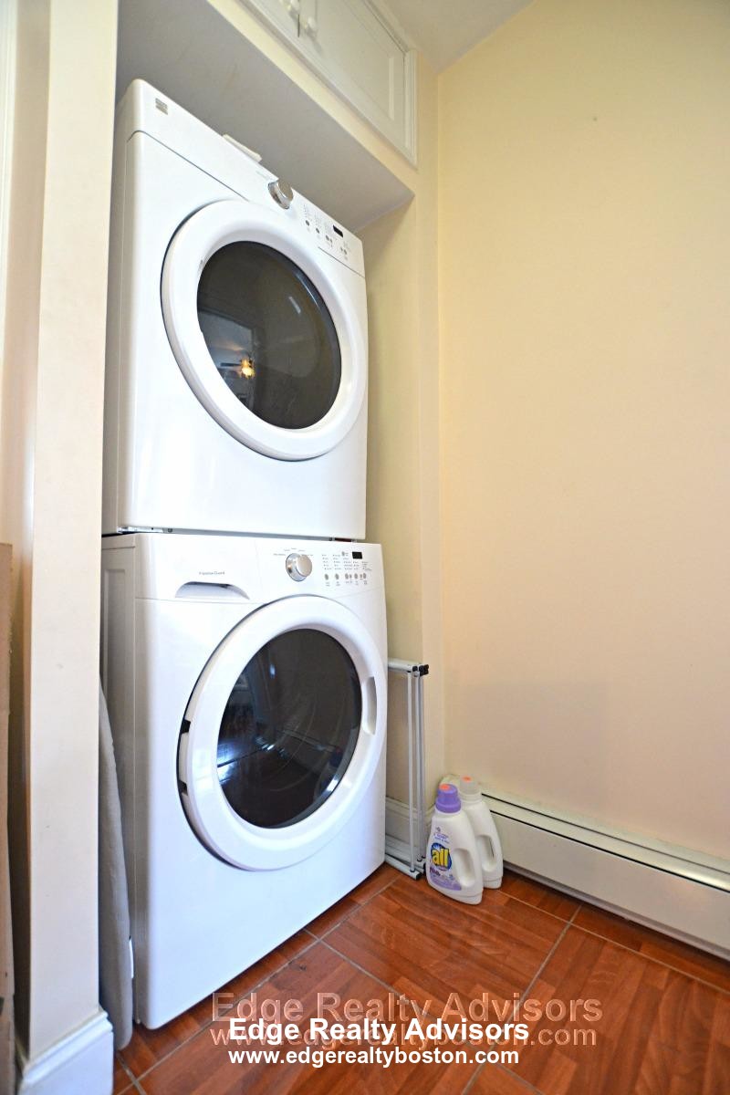 3 bed, 2 bath apartment for rent at 4 Delaware Pl Unit 3, Brighton — photo 3 of 11