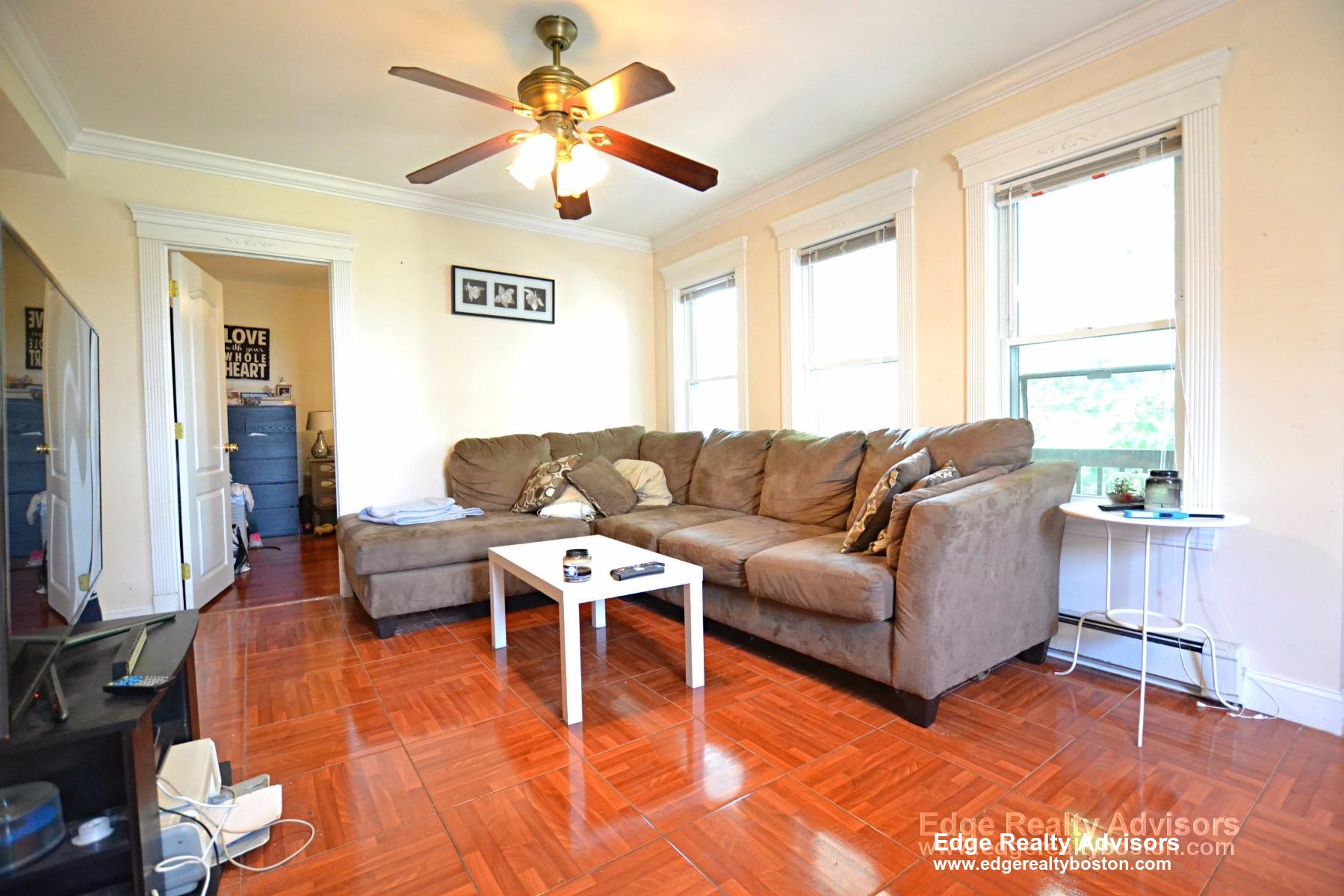 3 bed, 2 bath apartment for rent at 4 Delaware Pl Unit 3, Brighton — photo 2 of 11