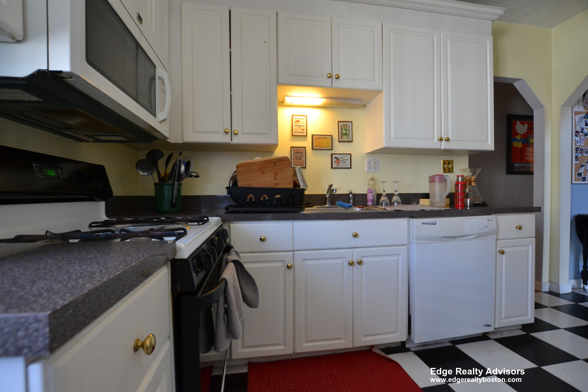 5 bed, 2 bath apartment for rent at 703 Washington St Unit 2, Brighton — photo 3 of 15