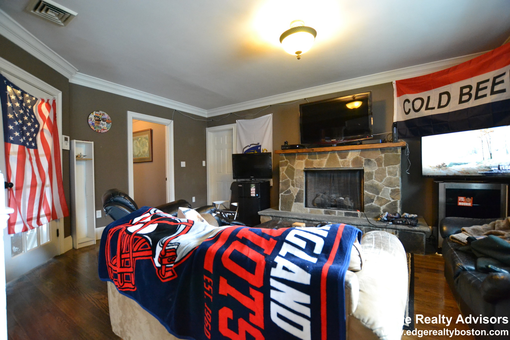 5 bed, 2 bath apartment for rent at 82 Hobart St Unit 1, Brighton — photo 4 of 13