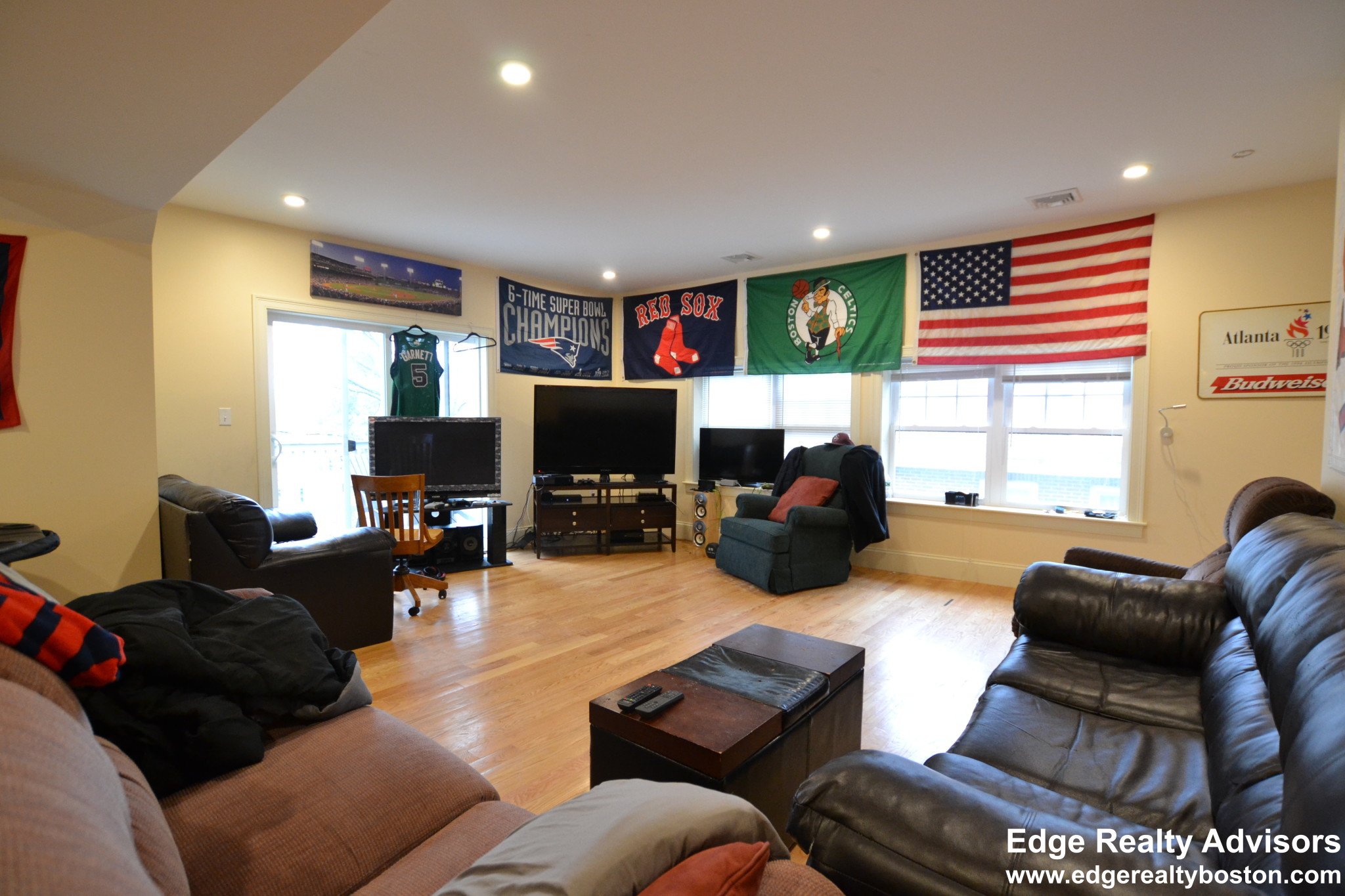 5 bed, 3 bath apartment for rent at 10 Bennington St Unit 1, Newton — photo 7 of 14