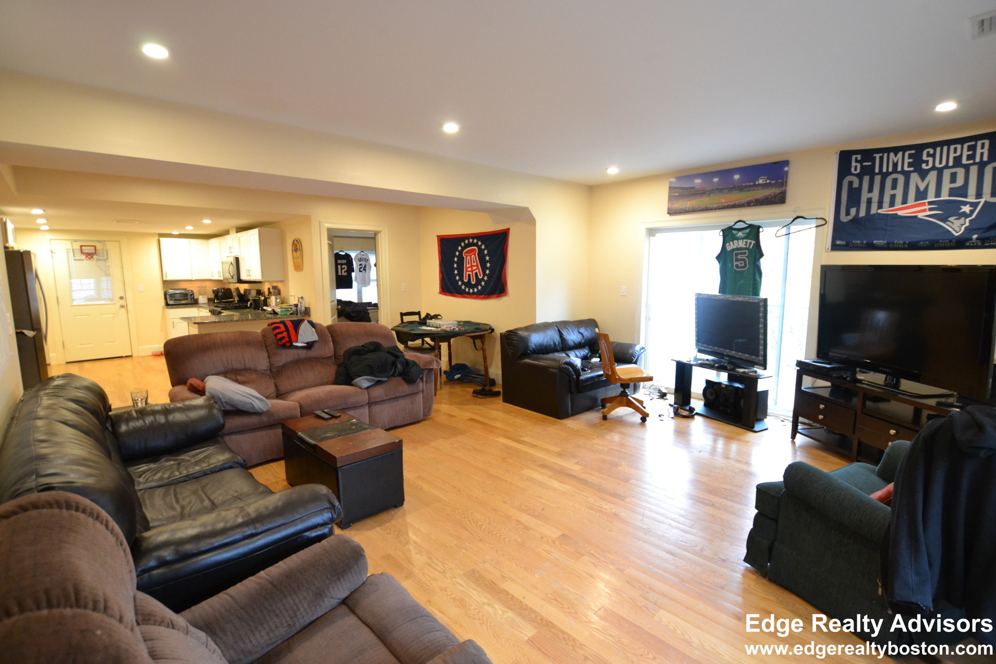 5 bed, 3 bath apartment for rent at 10 Bennington St Unit 1, Newton — photo 3 of 14