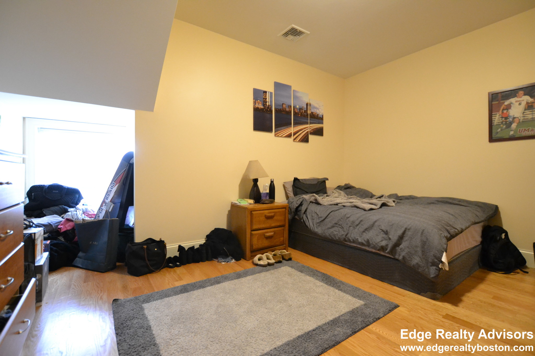 5 bed, 3 bath apartment for rent at 10 Bennington St Unit 1, Newton — photo 11 of 14