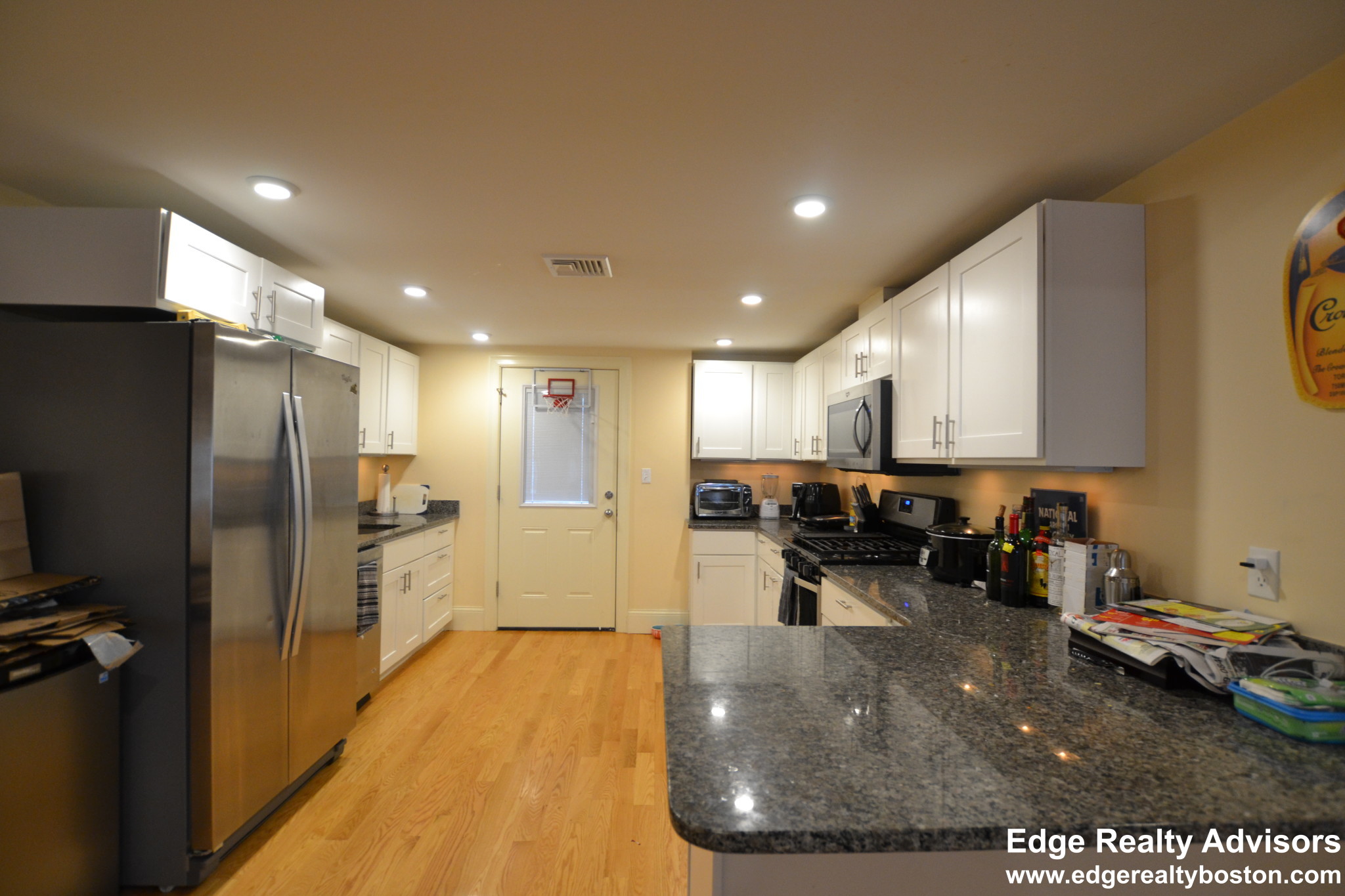 5 bed, 3 bath apartment for rent at 10 Bennington St Unit 1, Newton — photo 12 of 14