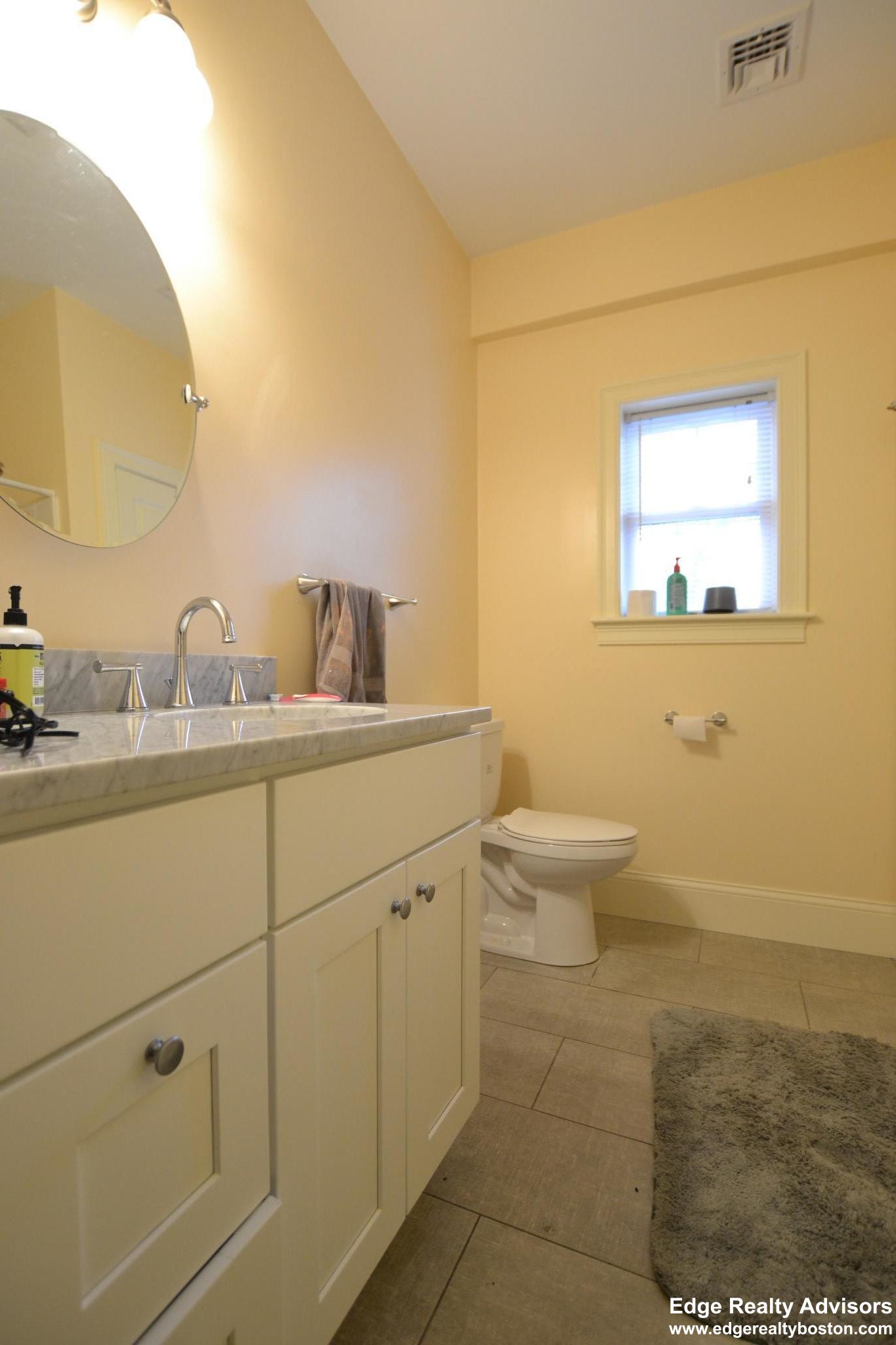 5 bed, 3 bath apartment for rent at 10 Bennington St Unit 1, Newton — photo 4 of 14