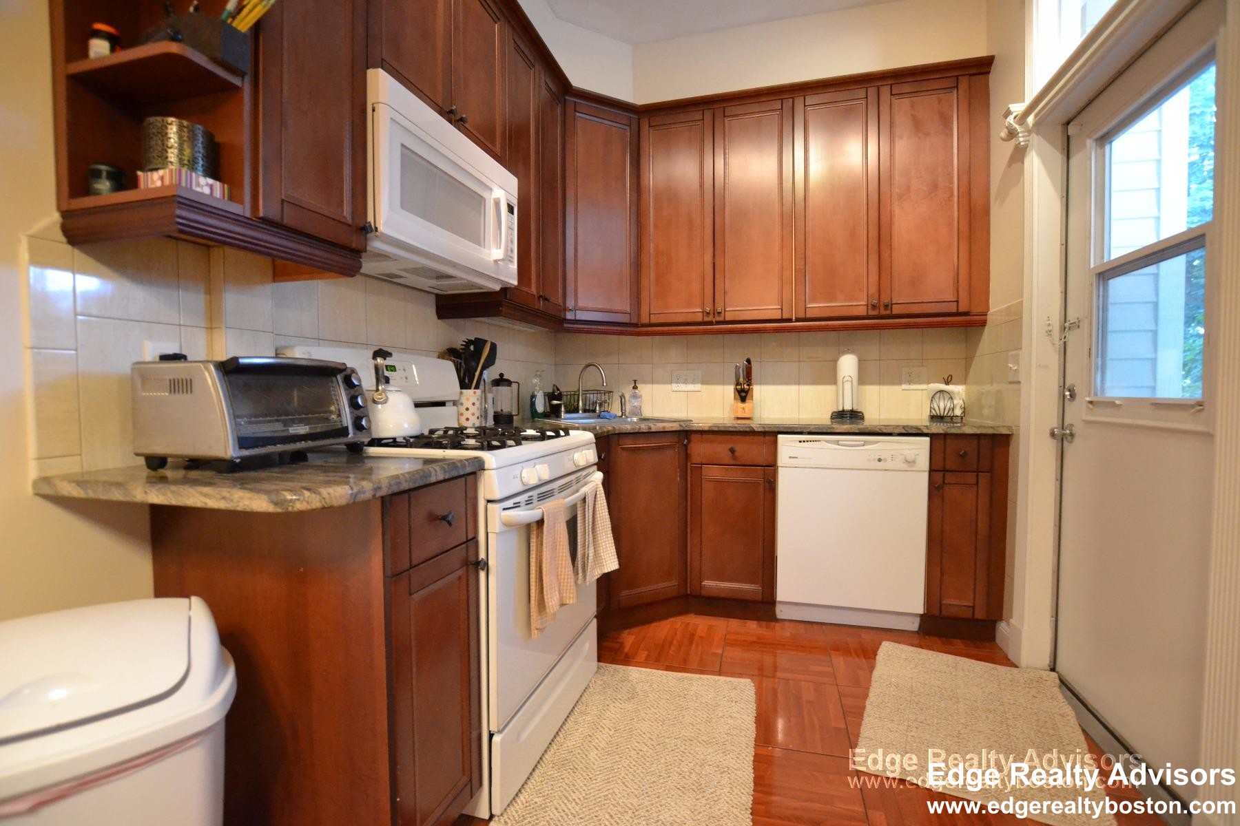 3 bed, 2 bath apartment for rent at 9 Delaware Pl Unit 2, Brighton — photo 10 of 12