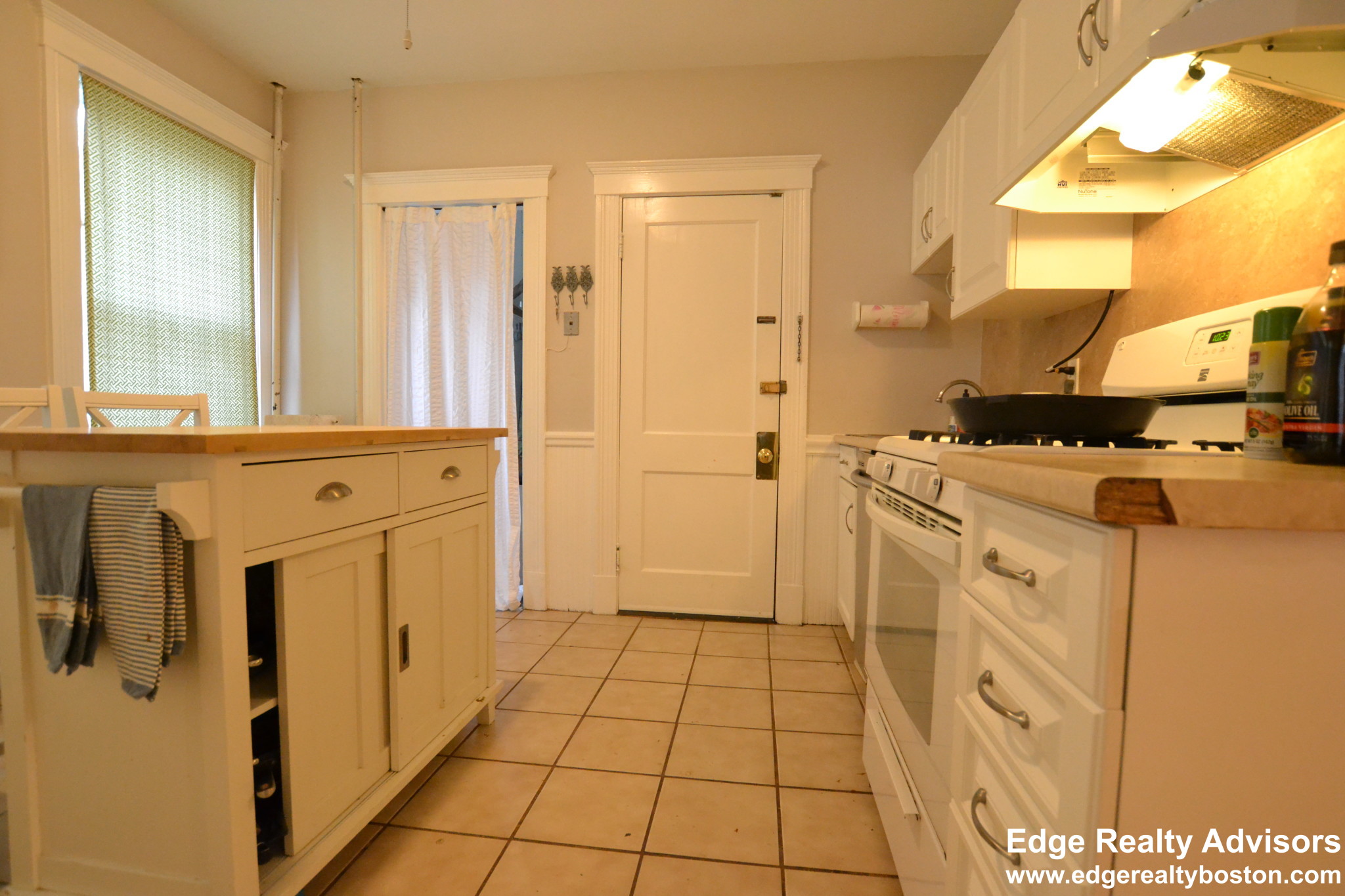 2 bed, 1 bath apartment for rent at 133 Brooks Unit 1, Brighton — photo 1 of 9