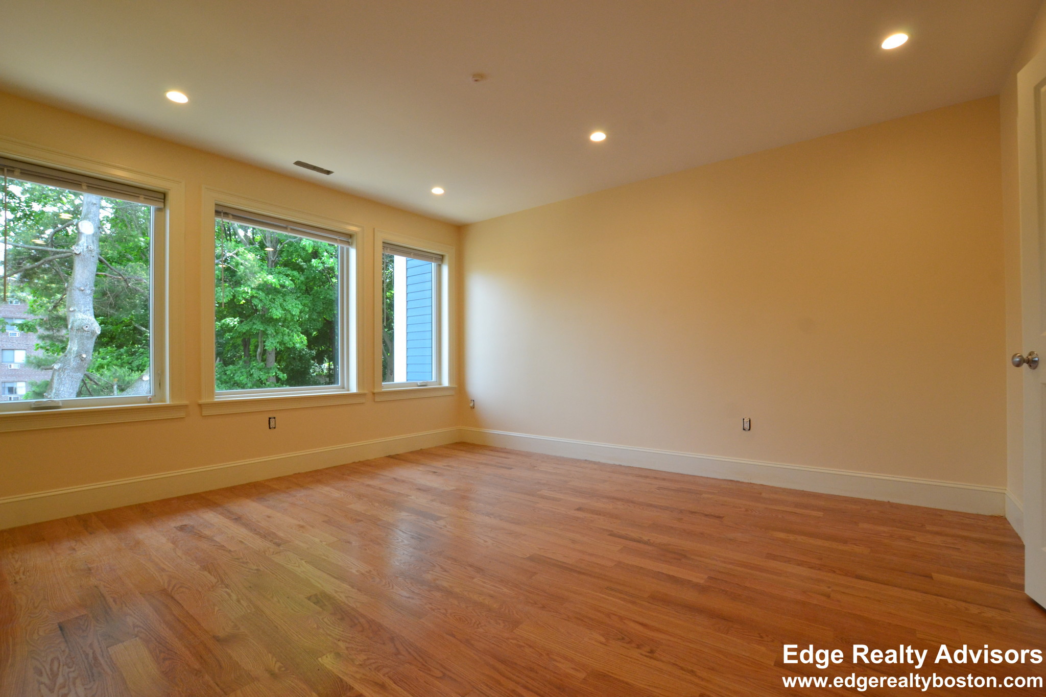 4 bed, 3.5 bath apartment for rent at 8 Cufflin St Unit 1, Brighton — photo 5 of 13