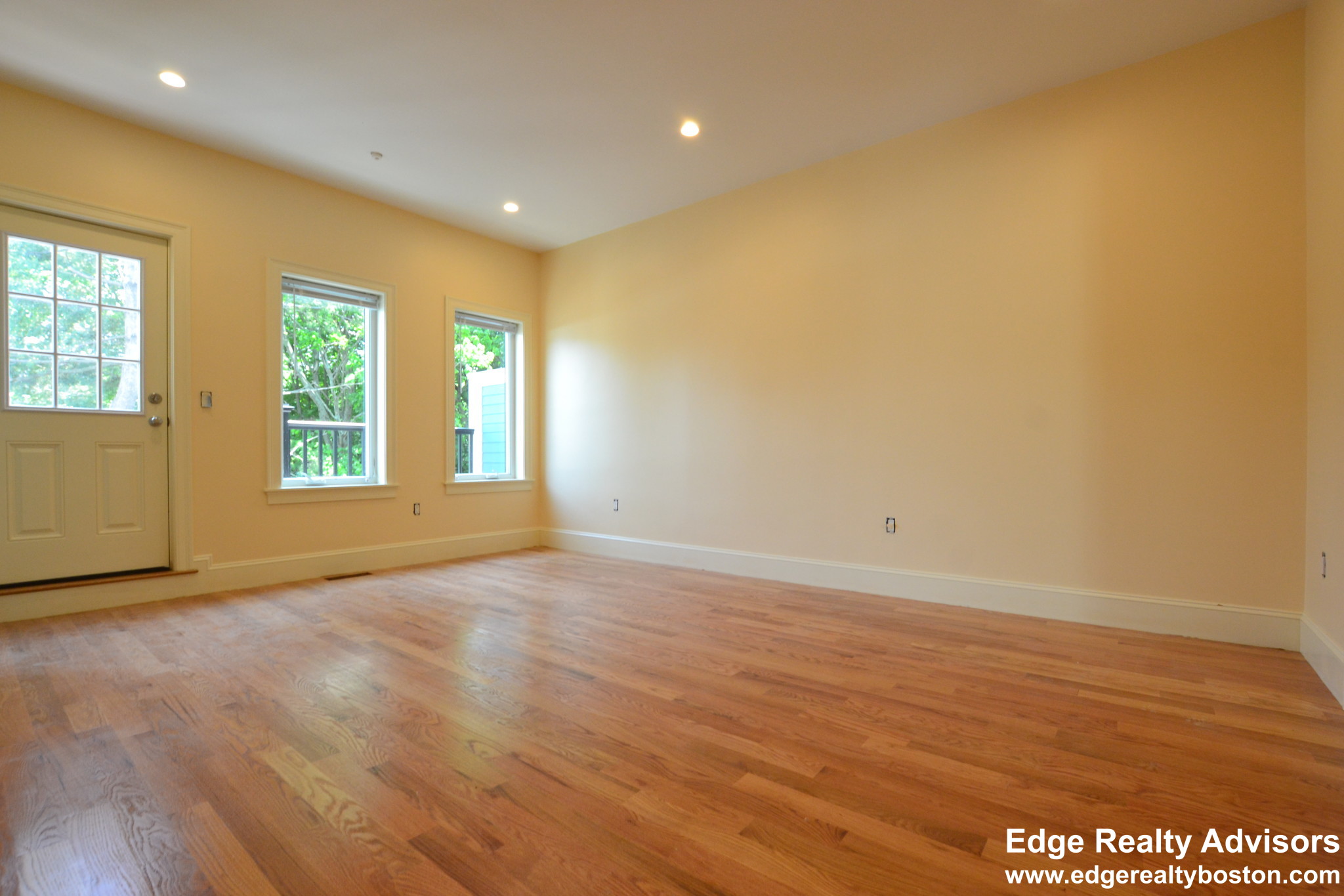 4 bed, 3.5 bath apartment for rent at 8 Cufflin St Unit 1, Brighton — photo 10 of 13